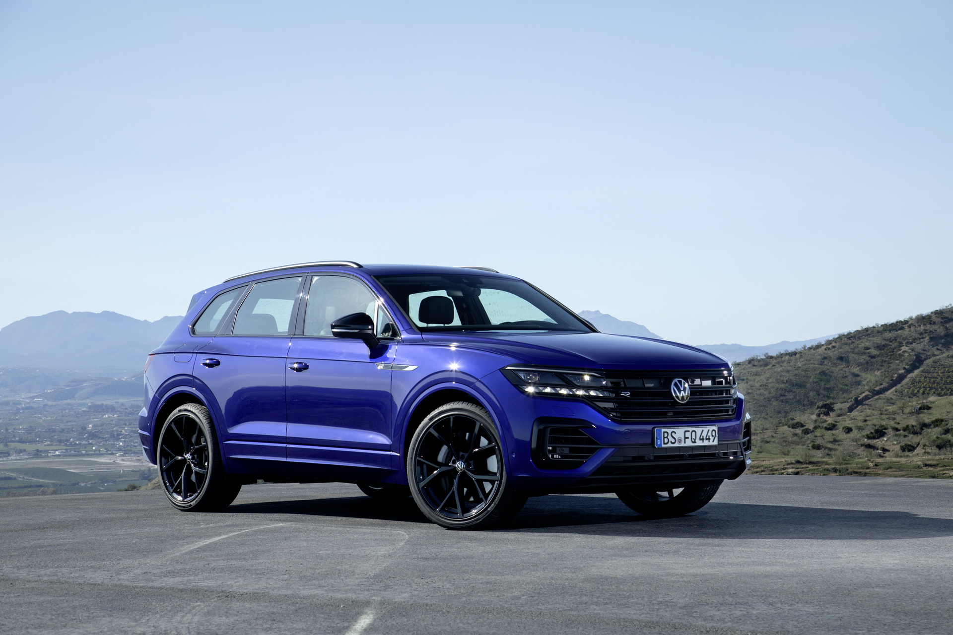 Volkswagen'den 462 beygirlik hibrit SUV: Yeni Touareg R