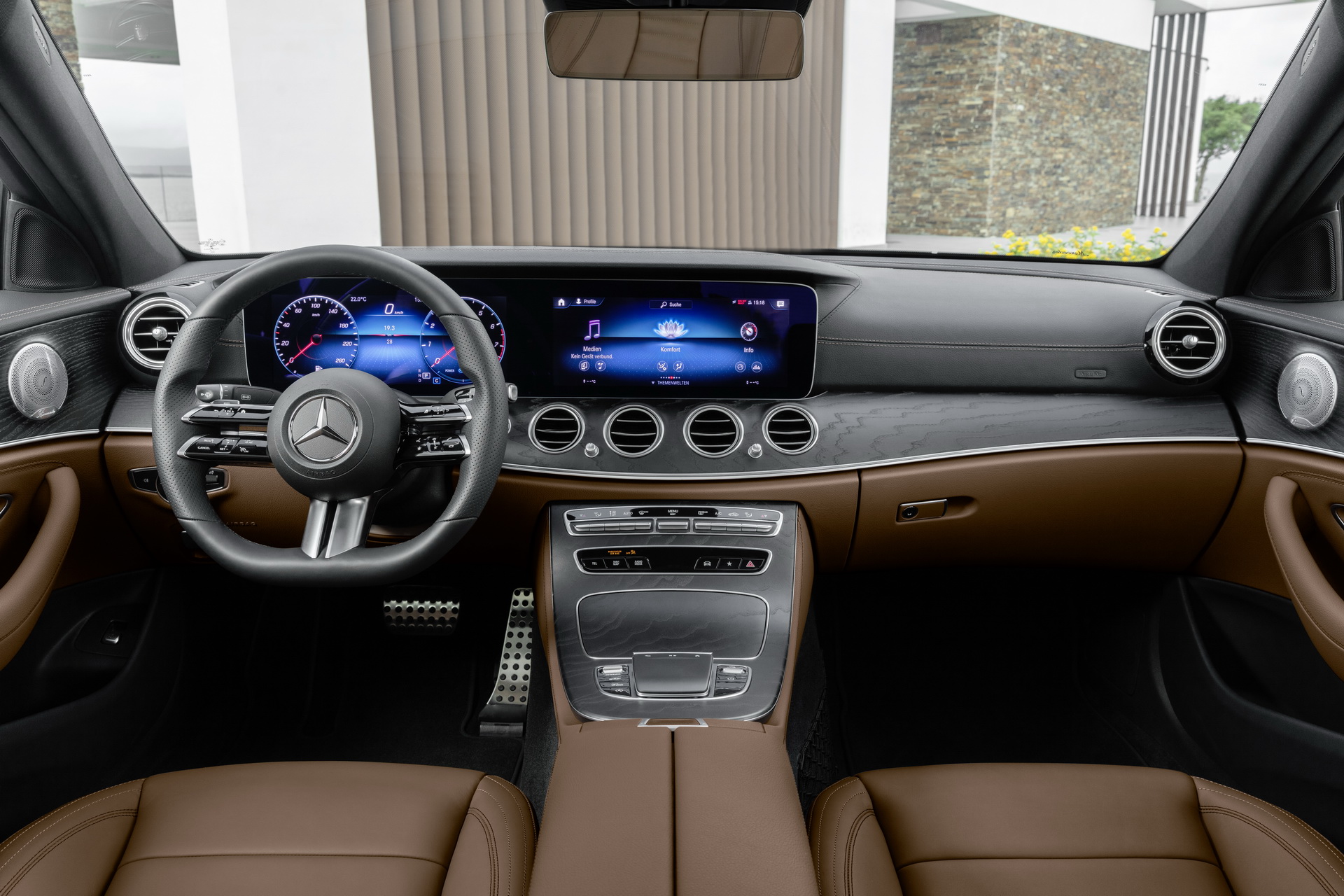 2020 Mercedes-Benz E-Serisi, yeni yüzü ve teknolojileriyle sahnede
