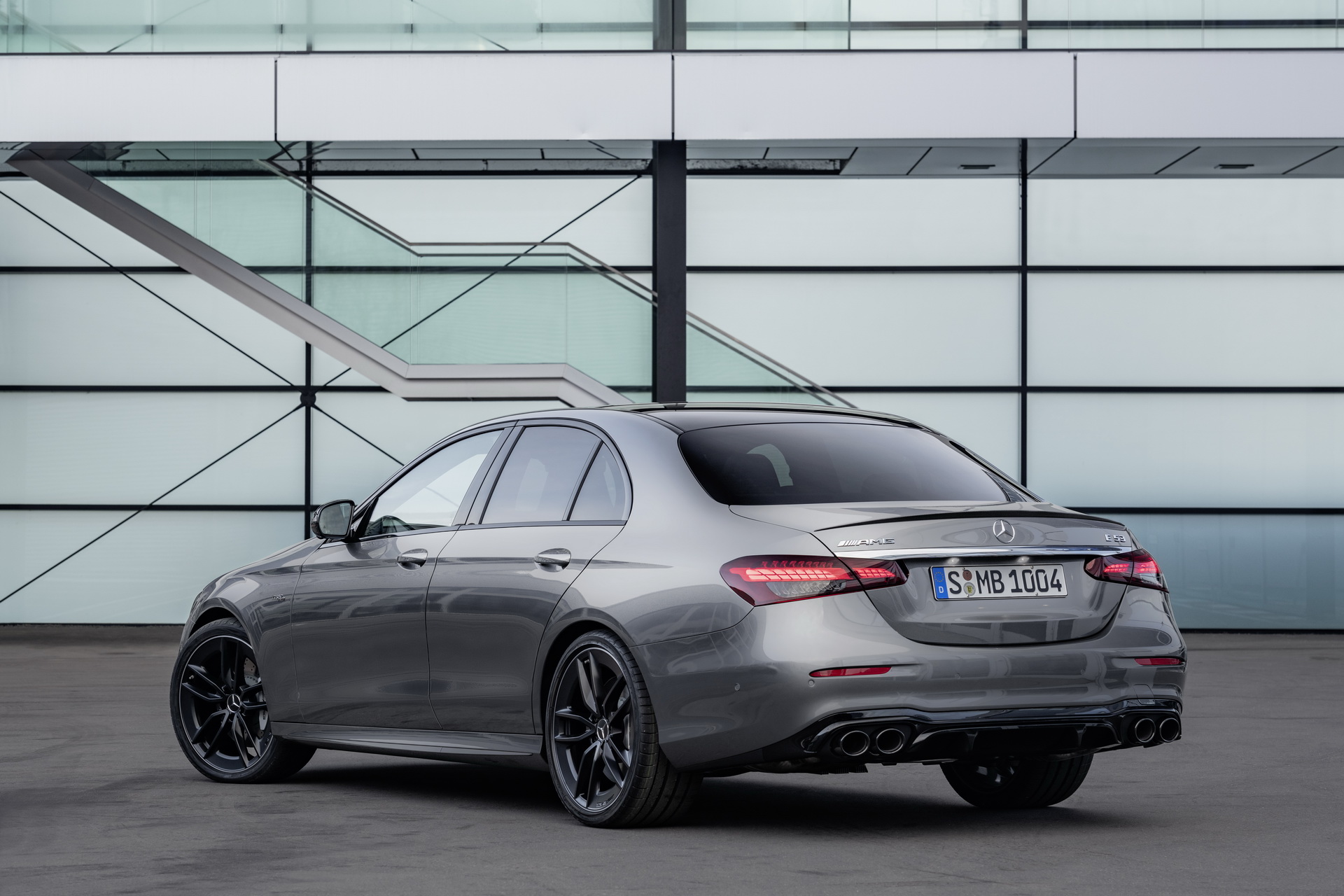 2020 Mercedes-Benz E-Serisi, yeni yüzü ve teknolojileriyle sahnede