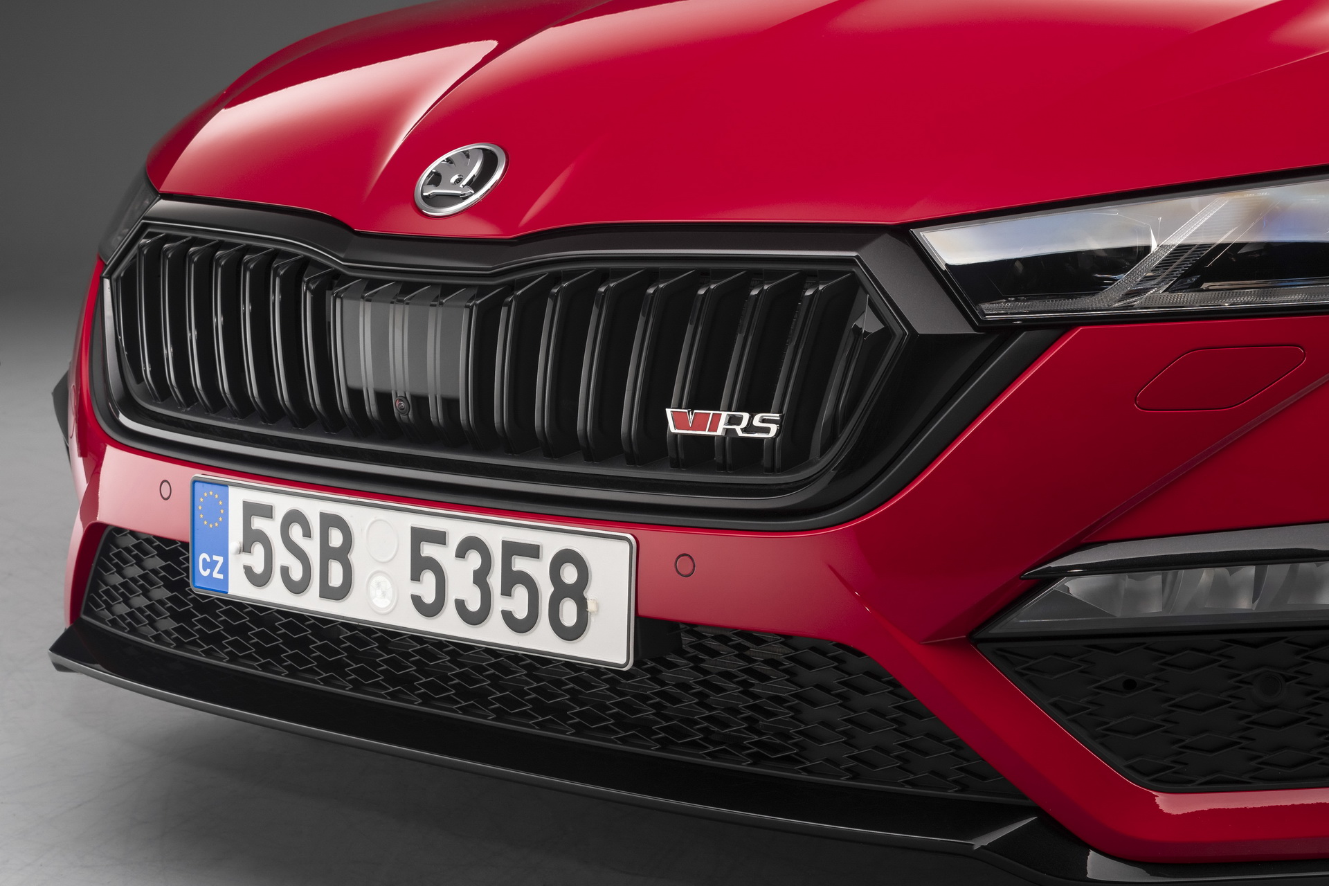 2020 Skoda Octavia RS iV tanıtıldı: Agresif tasarım, çevreci motor