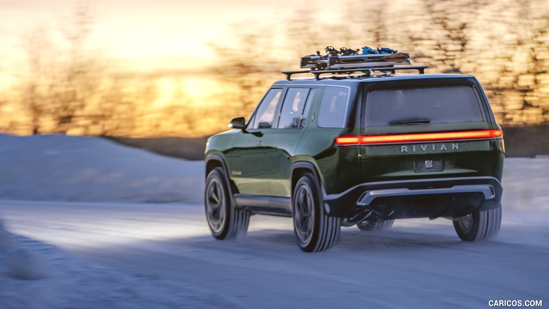 Rivian, elektrikli pickup ve SUV modellerinin üretimini erteledi