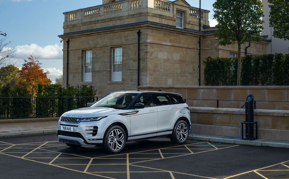 Range Rover Evoque ve Discovery Sport'un hibrit versiyonları tanıtıldı