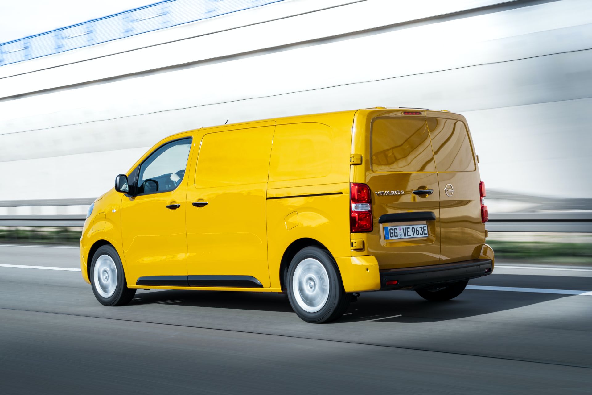 Elektrikli Opel Vivaro tanıtıldı: 330 km'ye kadar menzil