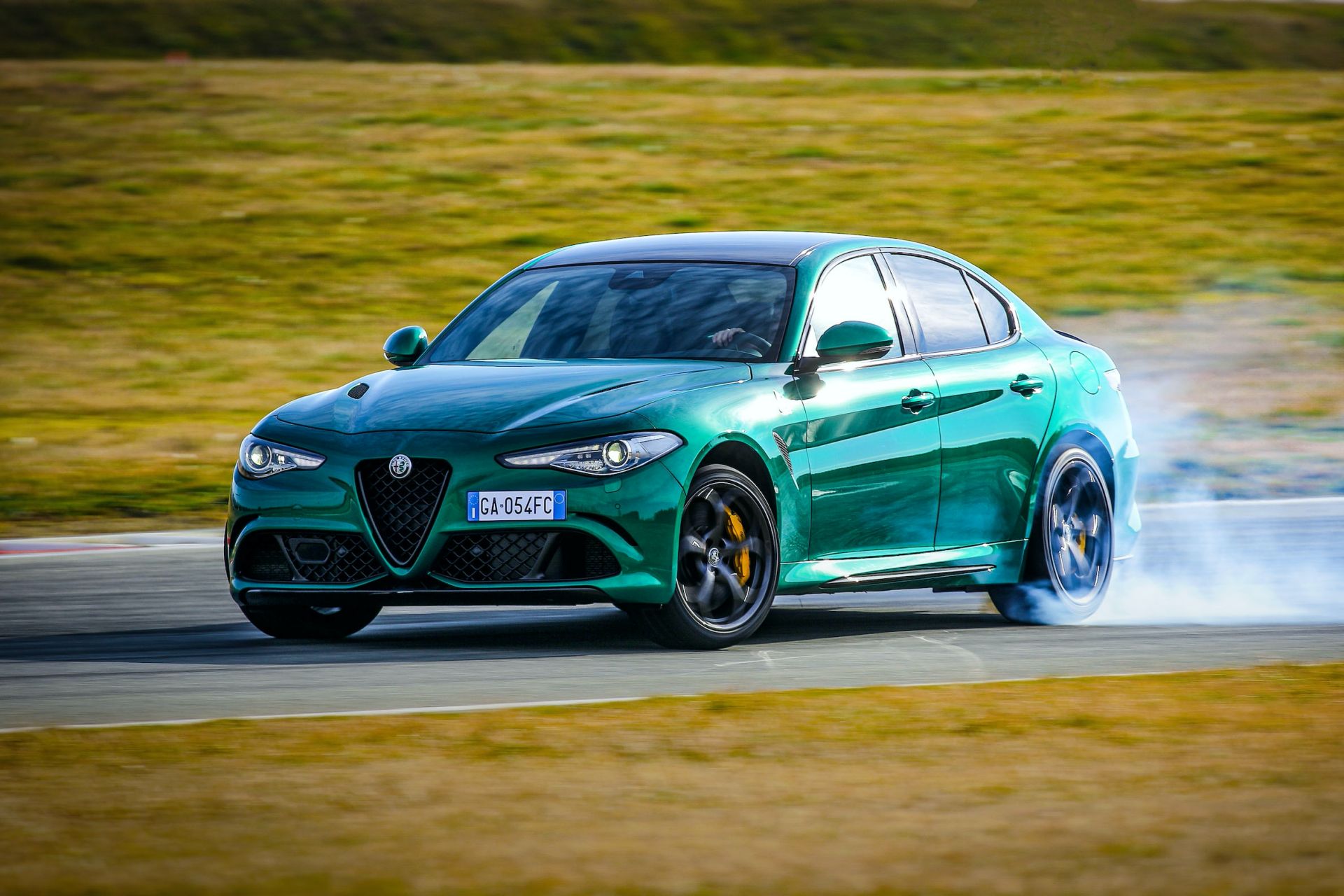 Makyajlı Alfa Romeo Giulia ve Stelvio Quadrifoglio ikilisi yeni teknolojileriyle tanıtıldı