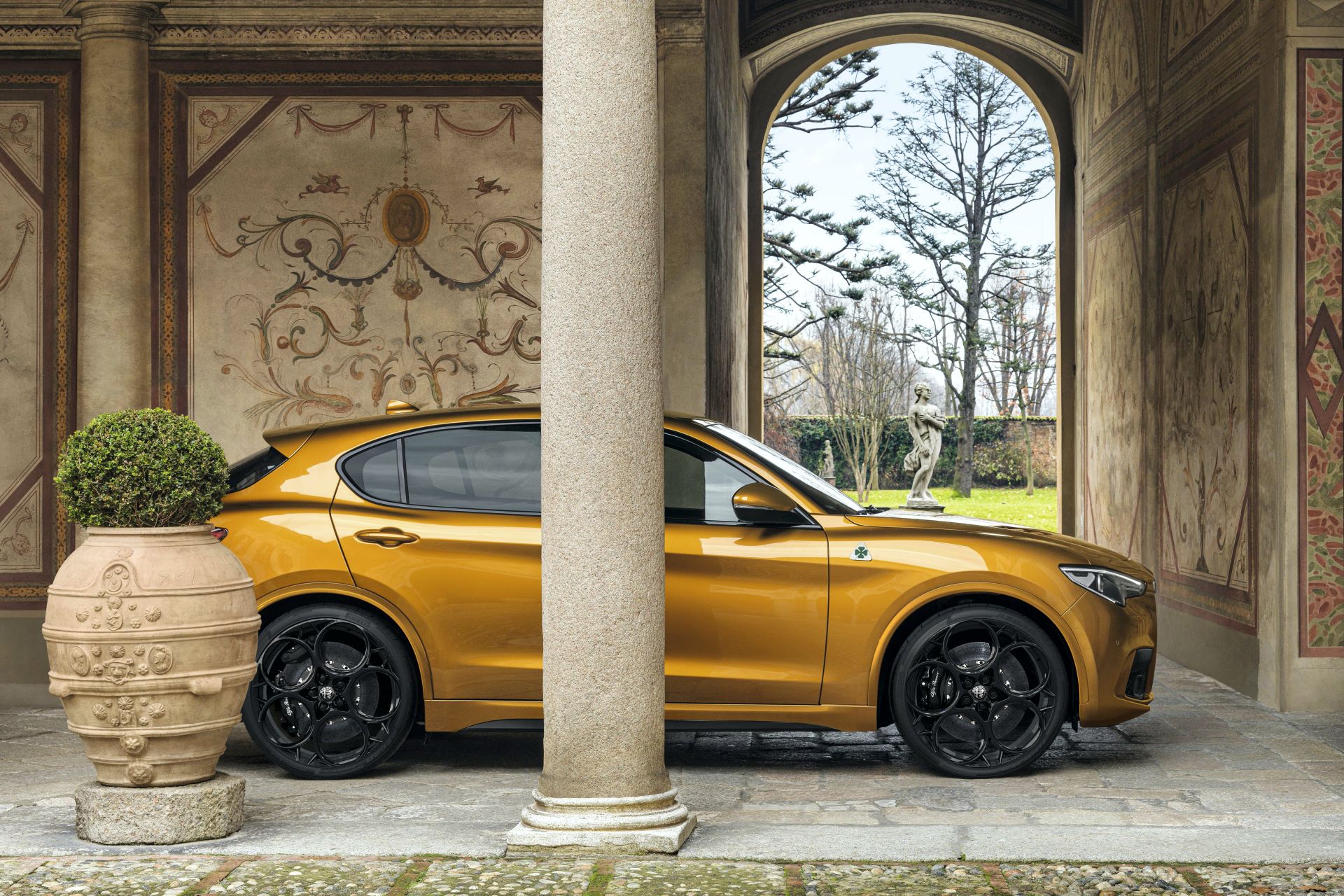 Makyajlı Alfa Romeo Giulia ve Stelvio Quadrifoglio ikilisi yeni teknolojileriyle tanıtıldı