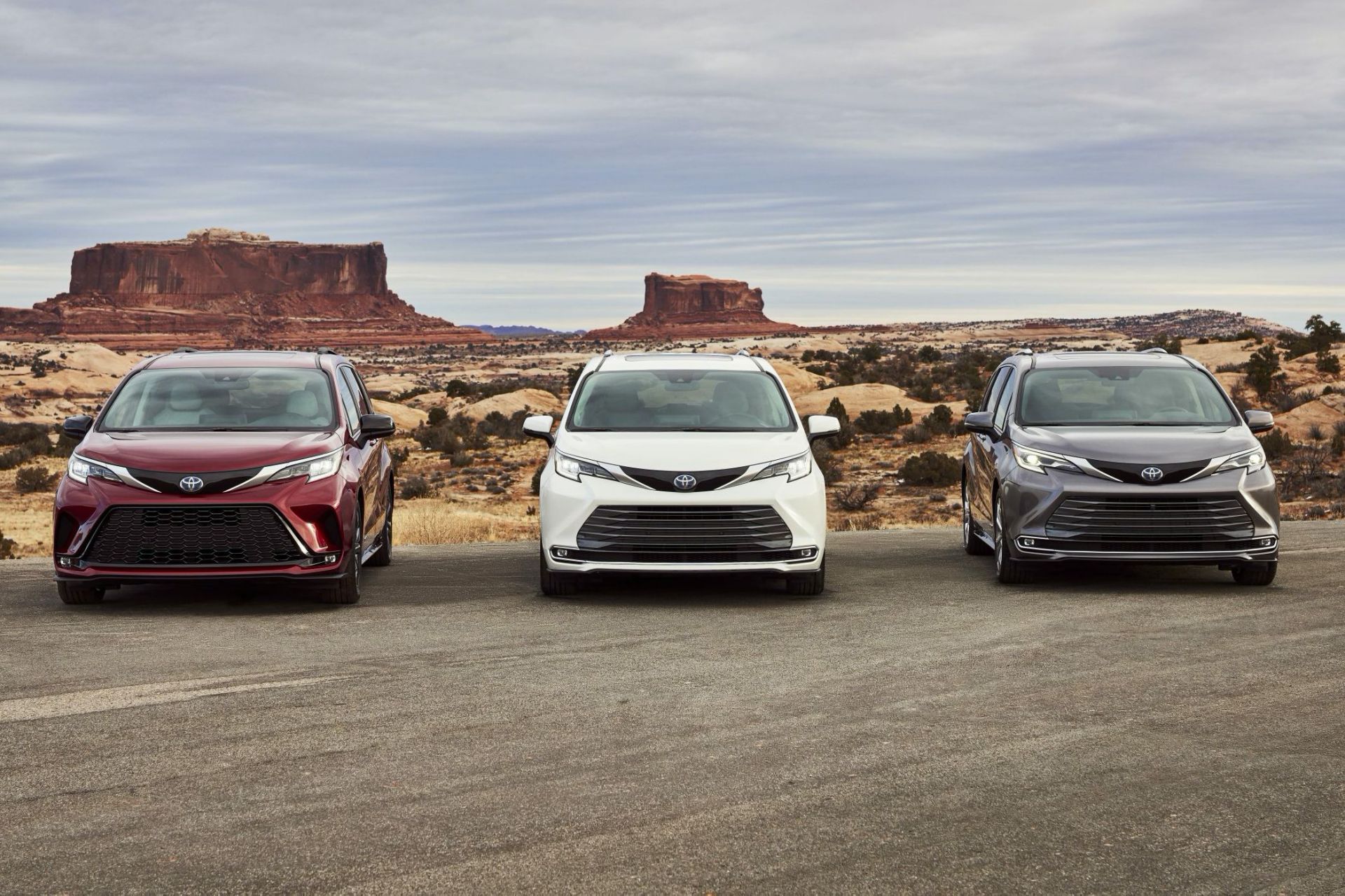 2020 Toyota Sienna, yepyeni tasarımı ve teknolojileriyle tanıtıldı