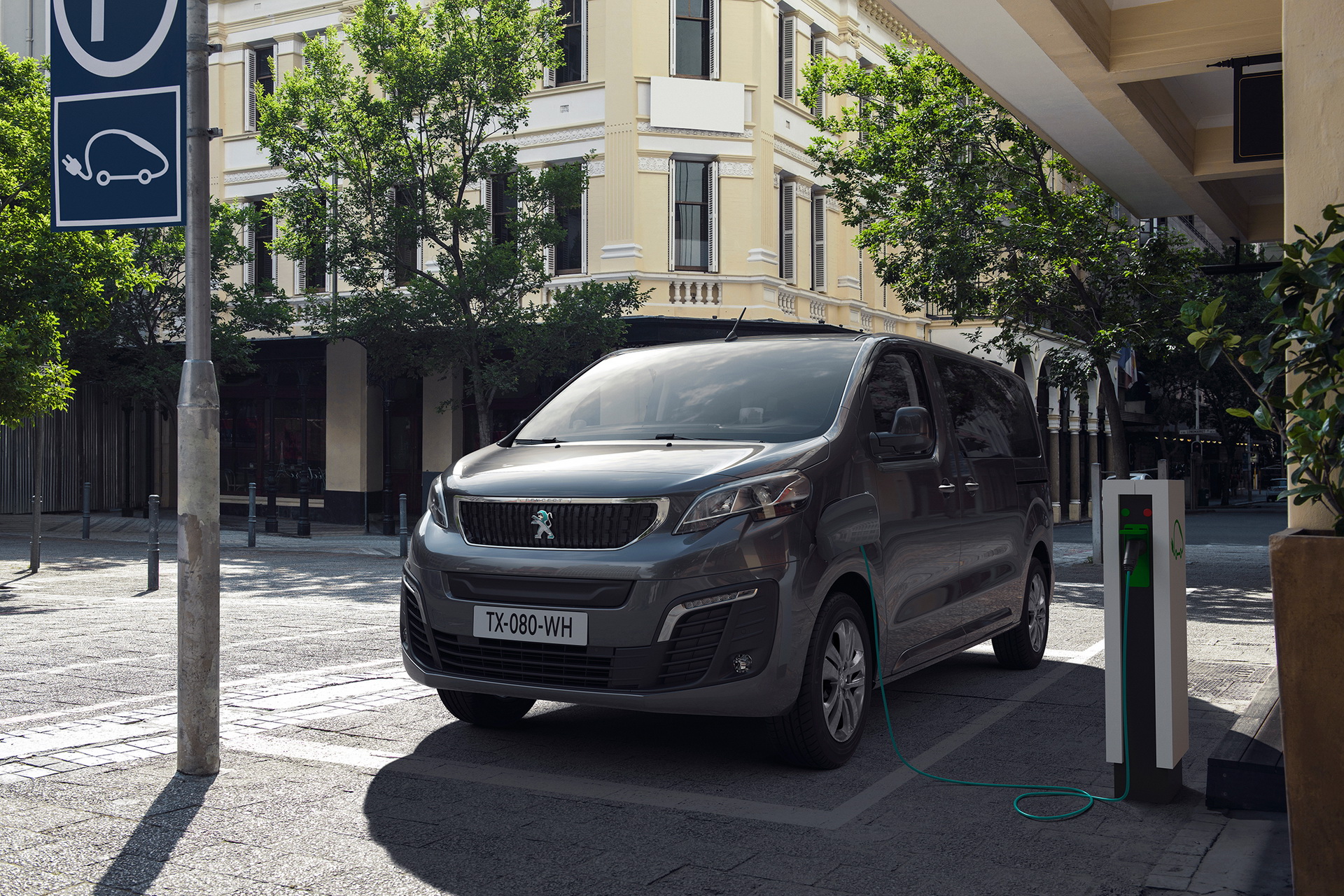 Elektrikli Peugeot e-Traveller tanıtıldı