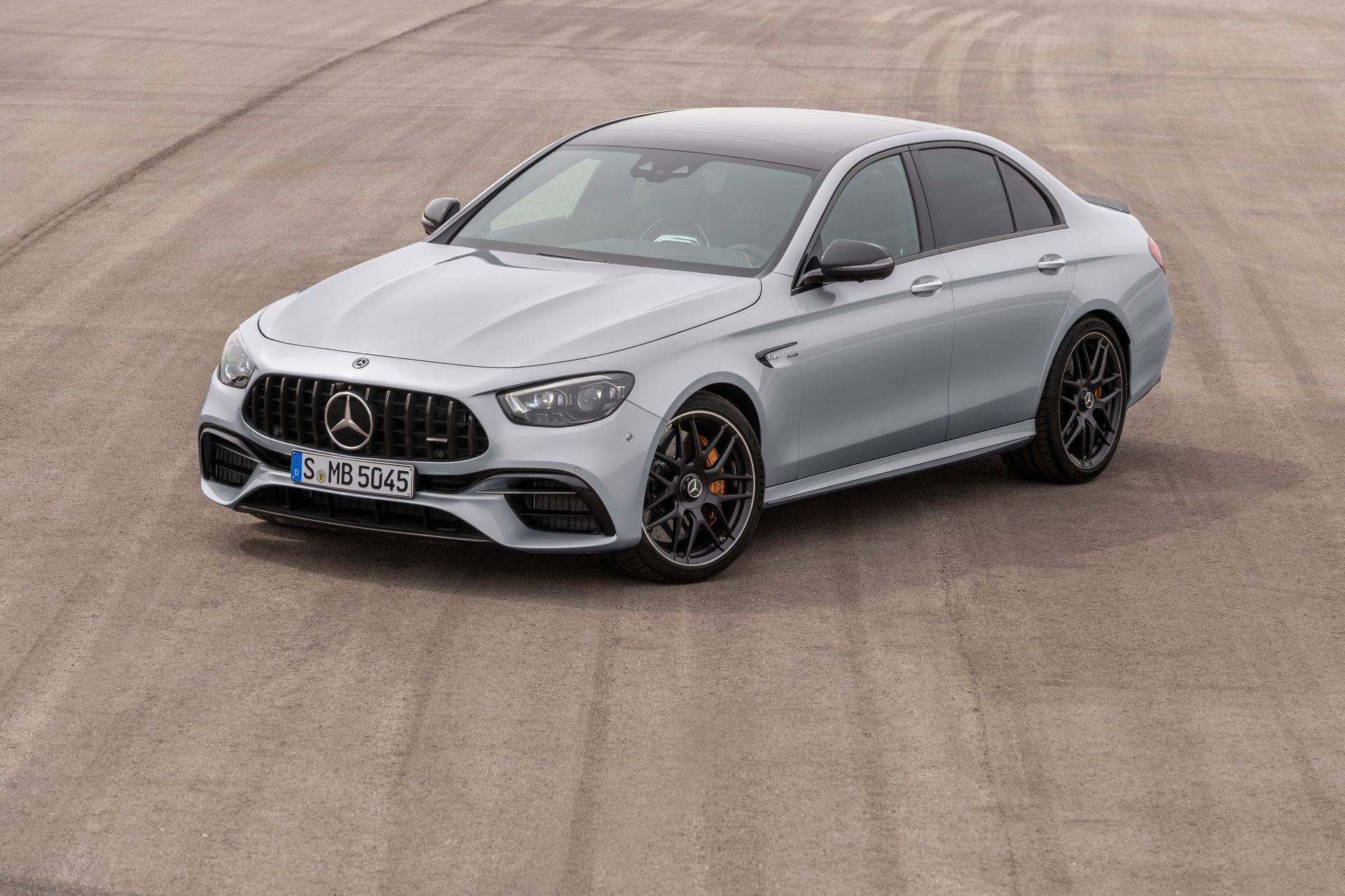 Makyajlı 2020 Mercedes-AMG E 63 ailesi yenilenen yüzüyle sahnede