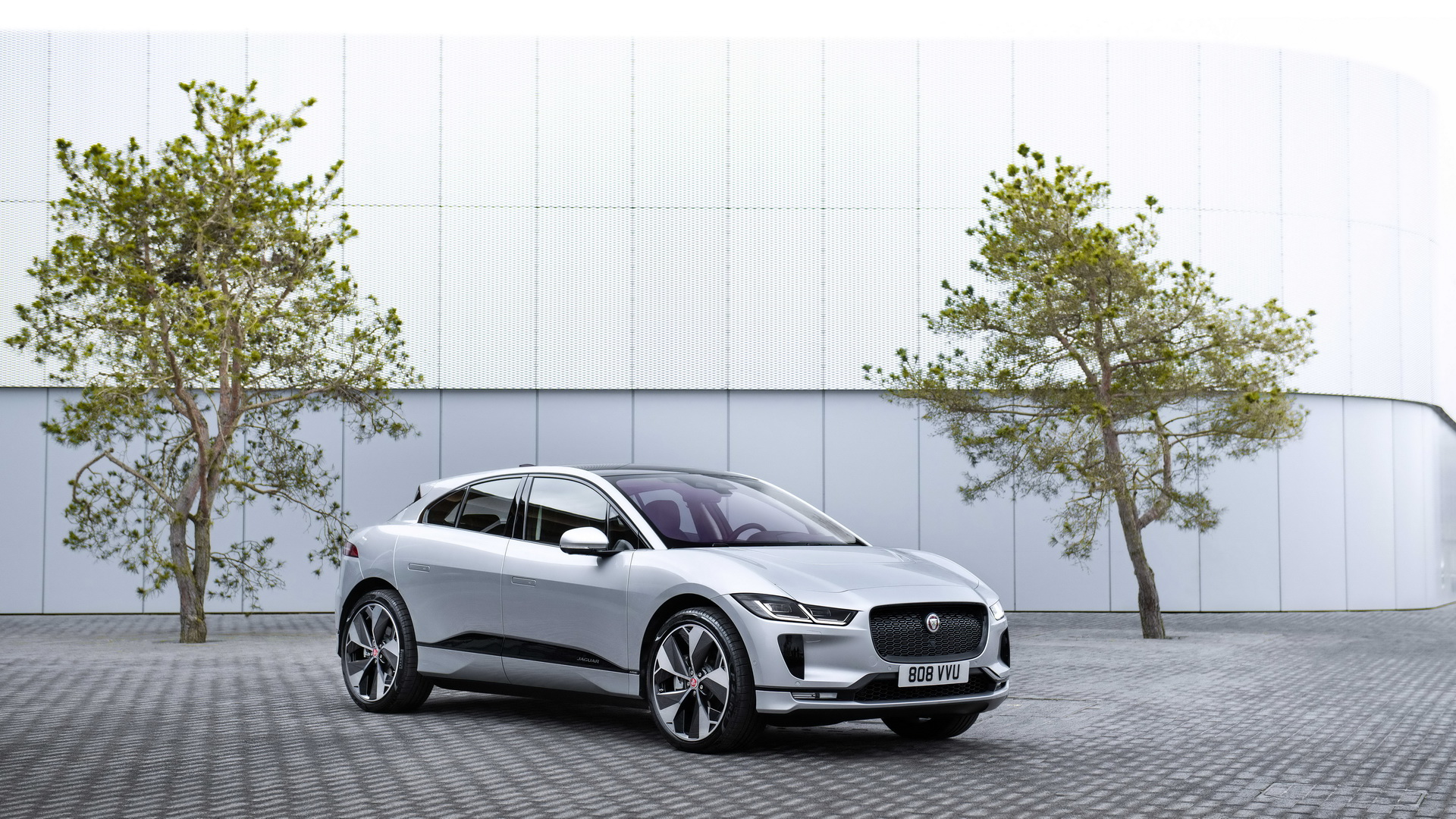 2021 Jaguar I-Pace, yenilenen teknolojileriyle sahnede