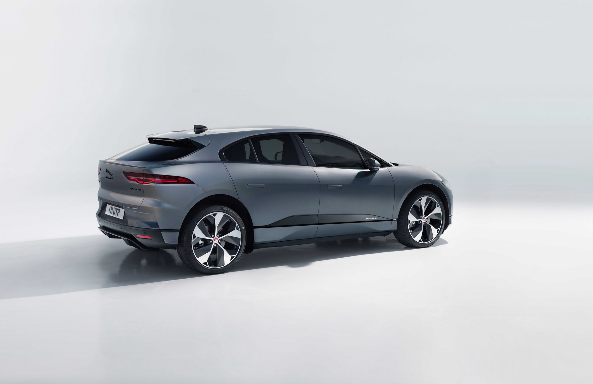 2021 Jaguar I-Pace, yenilenen teknolojileriyle sahnede