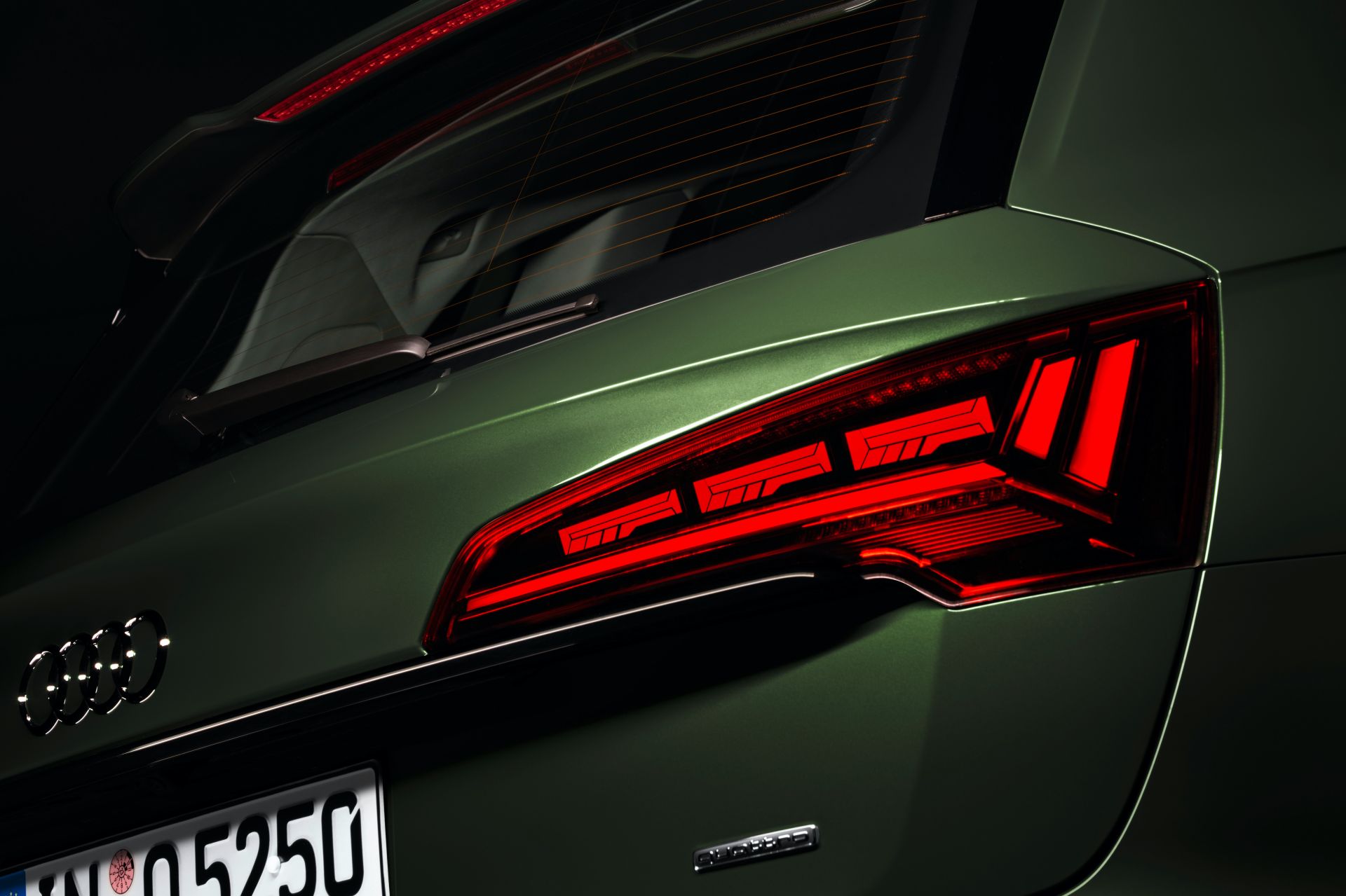 Makyajlı Audi Q5, hafif hibrit teknolojisi ve OLED stoplarla geldi