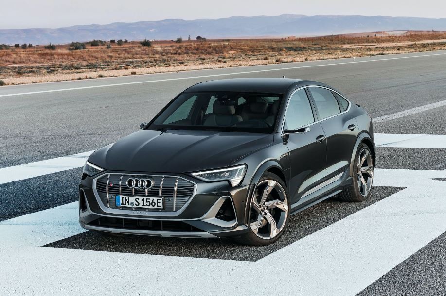 Audi, üç elektrik motoruna sahip e-tron S ve e-tron S Sportback'i tanıttı