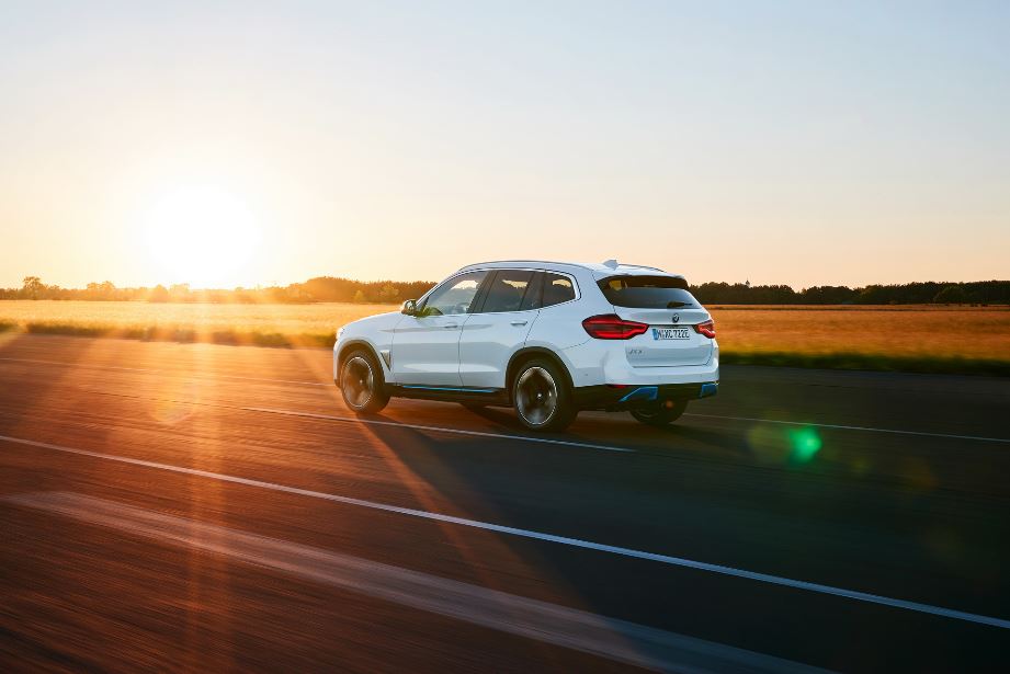 Elektrikli BMW iX3 tanıtıldı: Yeni nesil eDrive teknolojisi ve 460 km menzil