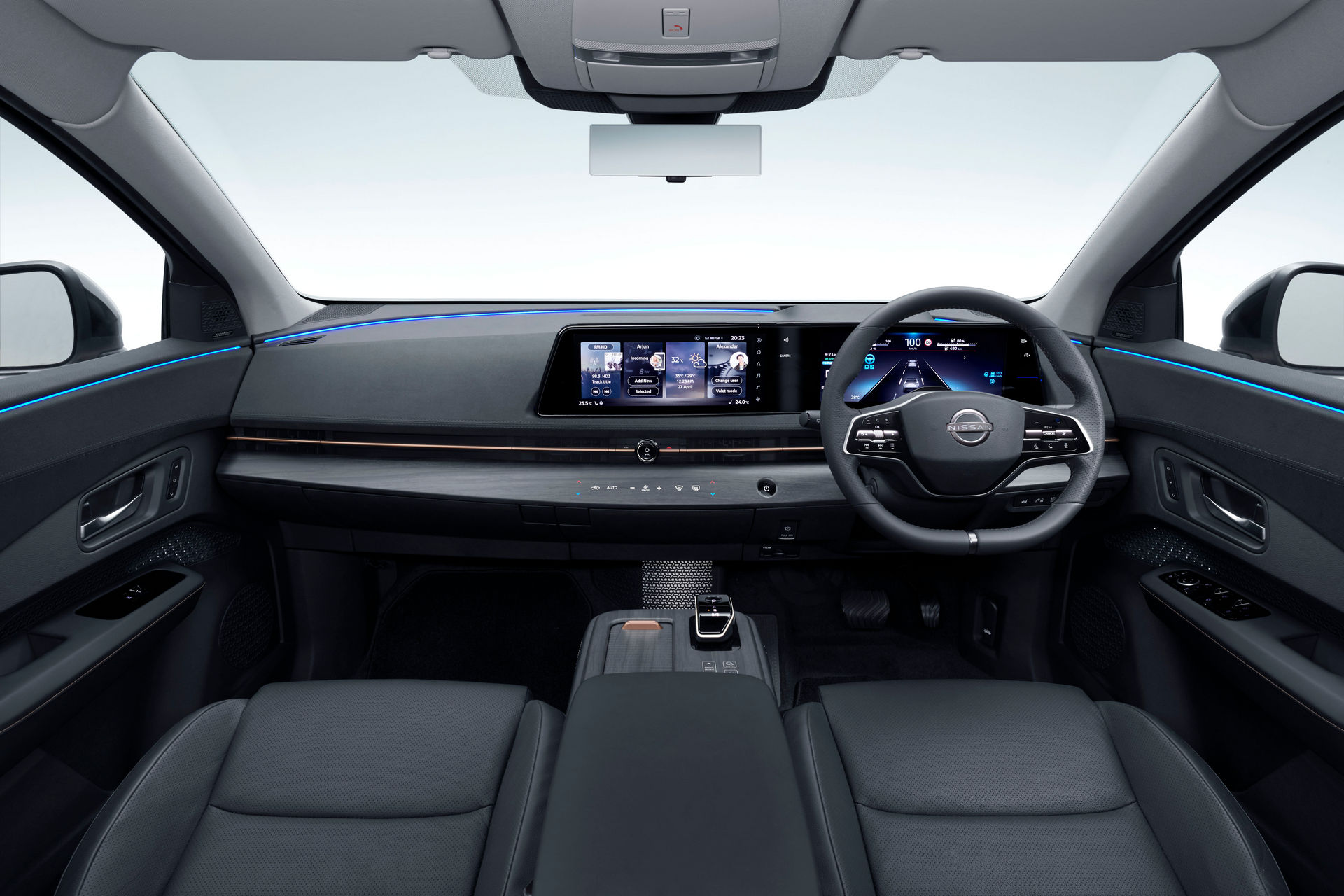 2021 Nissan Ariya elektrikli SUV, markanın yeni logosuyla birlikte tanıtıldı