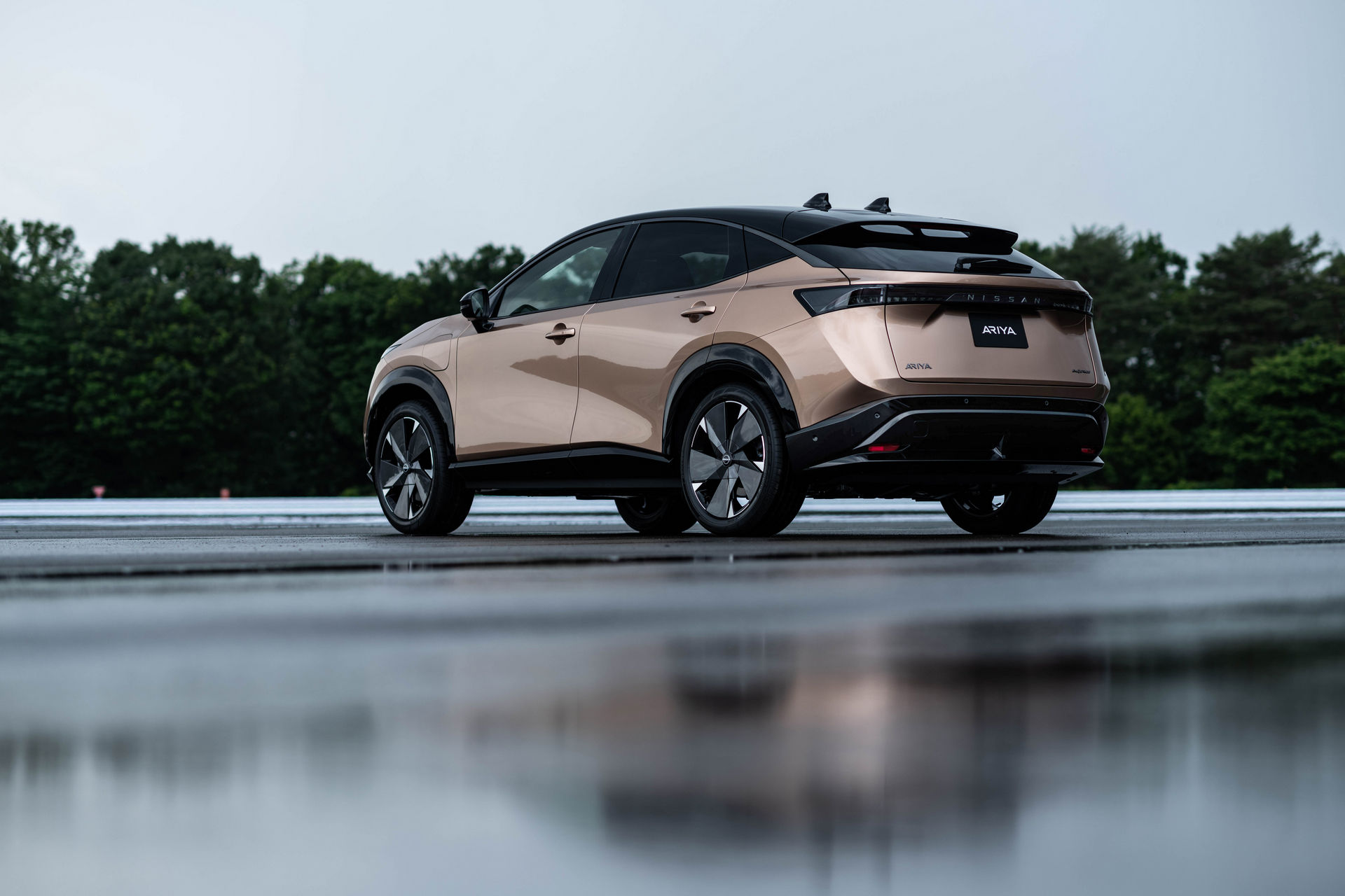 2021 Nissan Ariya elektrikli SUV, markanın yeni logosuyla birlikte tanıtıldı