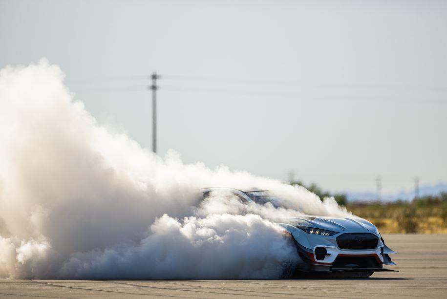 Mustang Mach-E 1400 tanıtıldı: Tam 7 elektrik motoru ve 1400 beygir güç