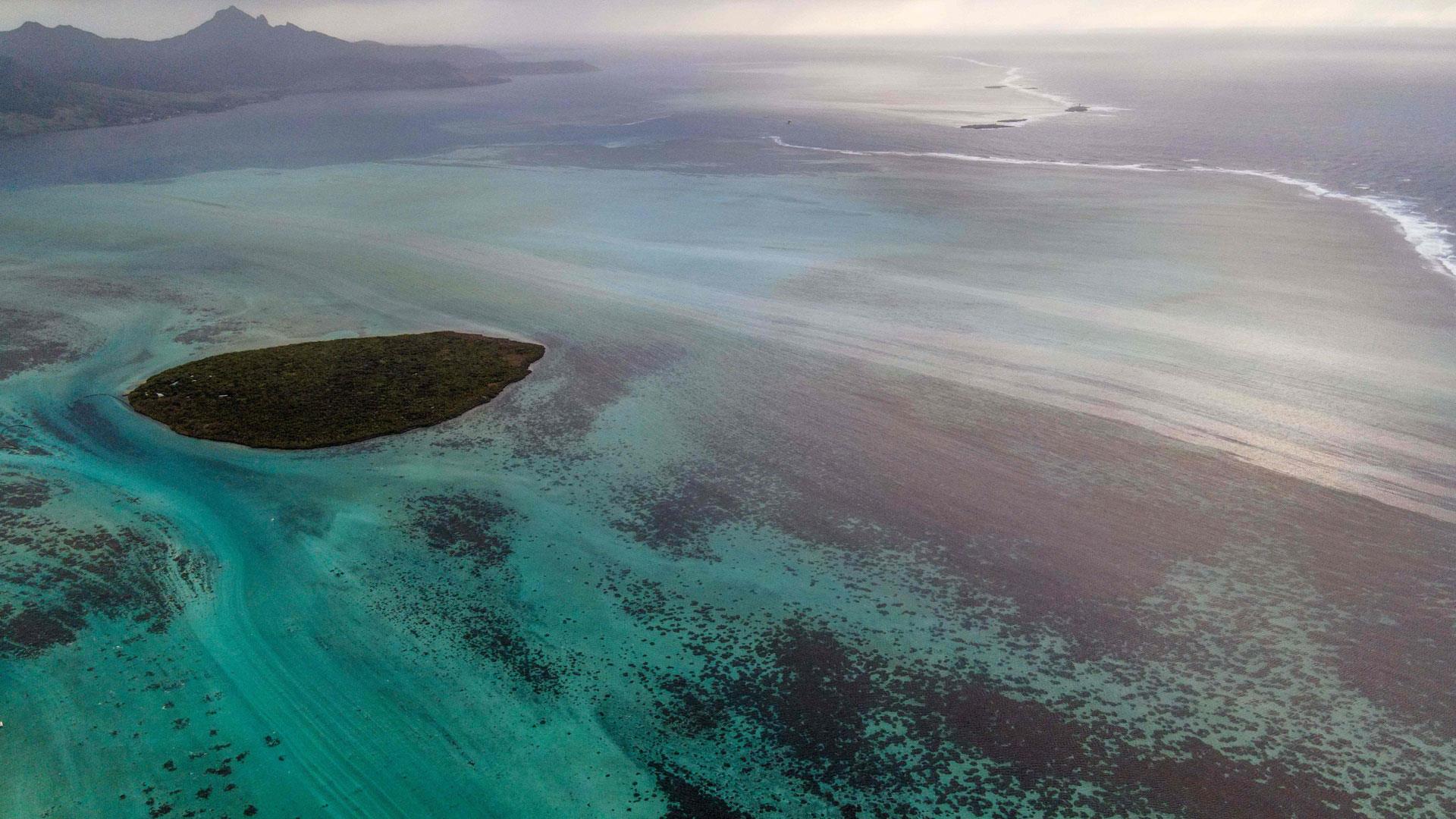 Ada ülkesi Mauritius’ta karaya oturan tanker, çevre felaketine yol açtı