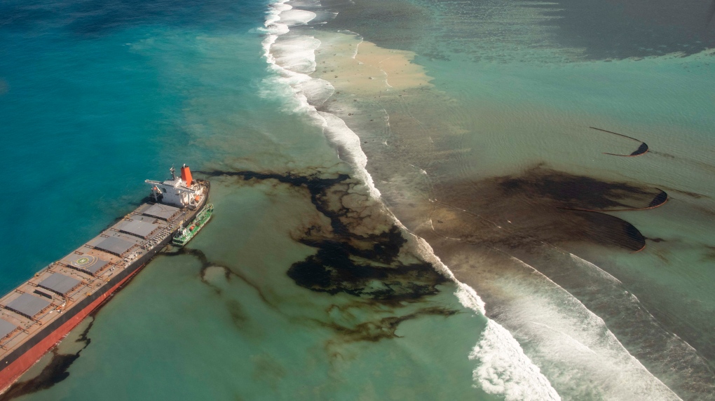 Ada ülkesi Mauritius’ta karaya oturan tanker, çevre felaketine yol açtı