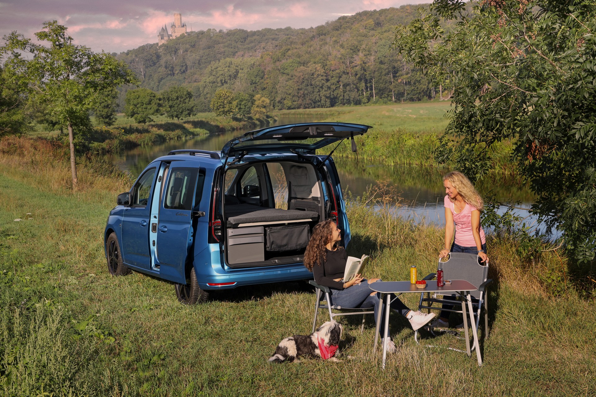 Volkswagen Caddy küçük bir kamp aracına dönüştü: Caddy California