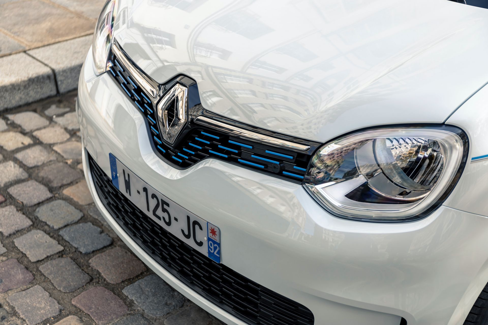 Renault, kompakt elektriklisi Twingo Electric'in yeni fotoğraflarını paylaştı