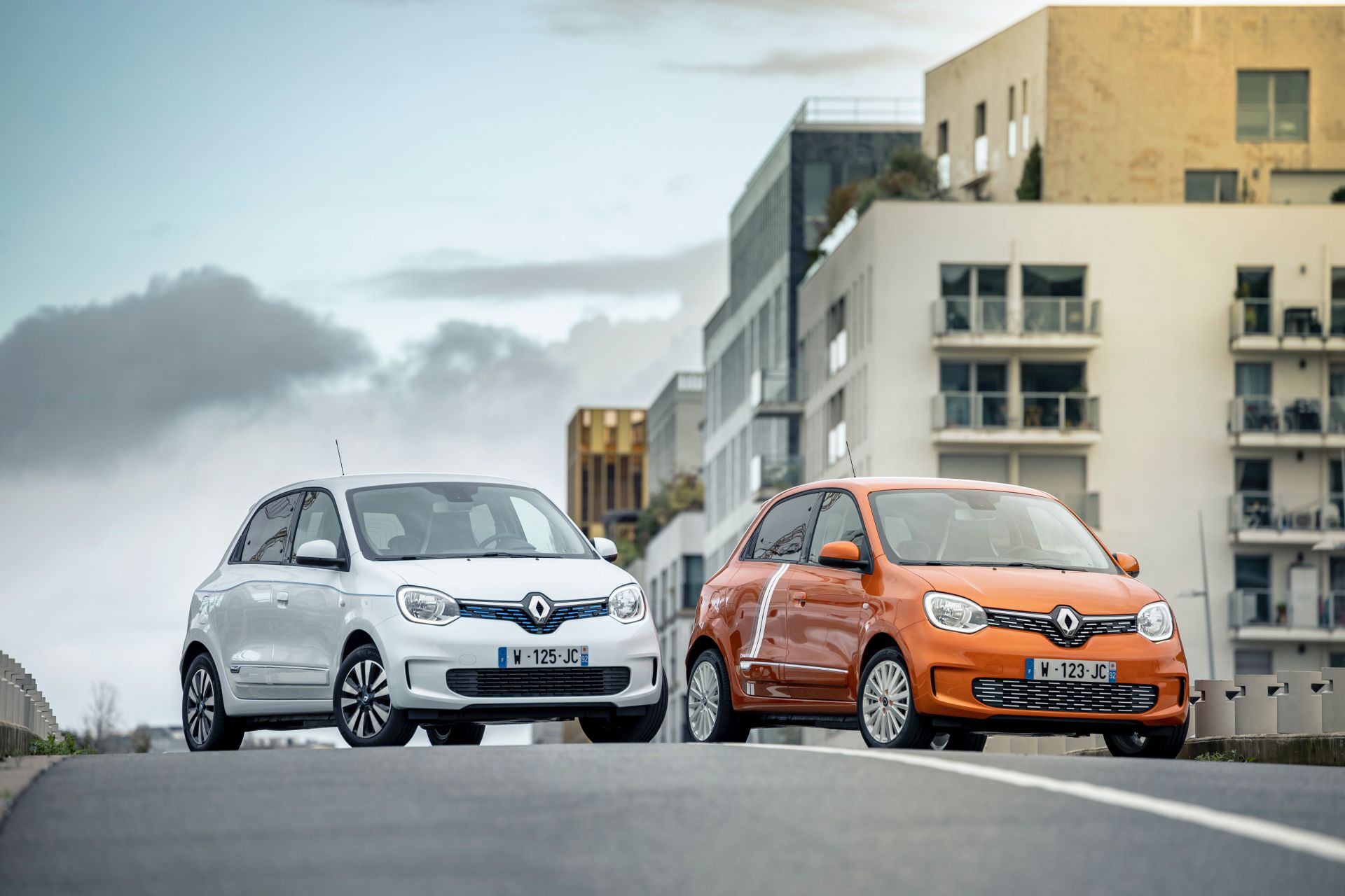 Renault, kompakt elektriklisi Twingo Electric'in yeni fotoğraflarını paylaştı