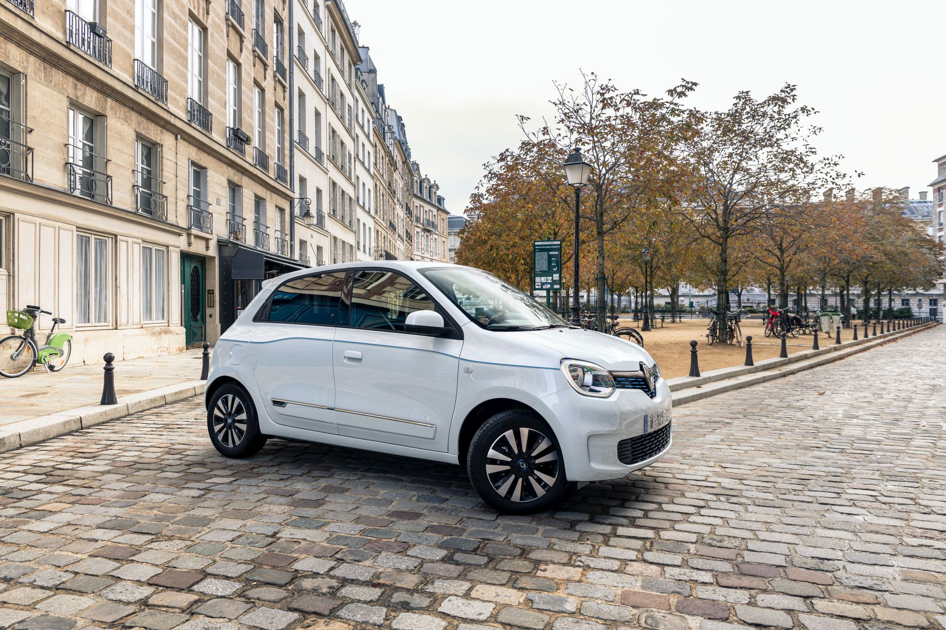 Renault, kompakt elektriklisi Twingo Electric'in yeni fotoğraflarını paylaştı