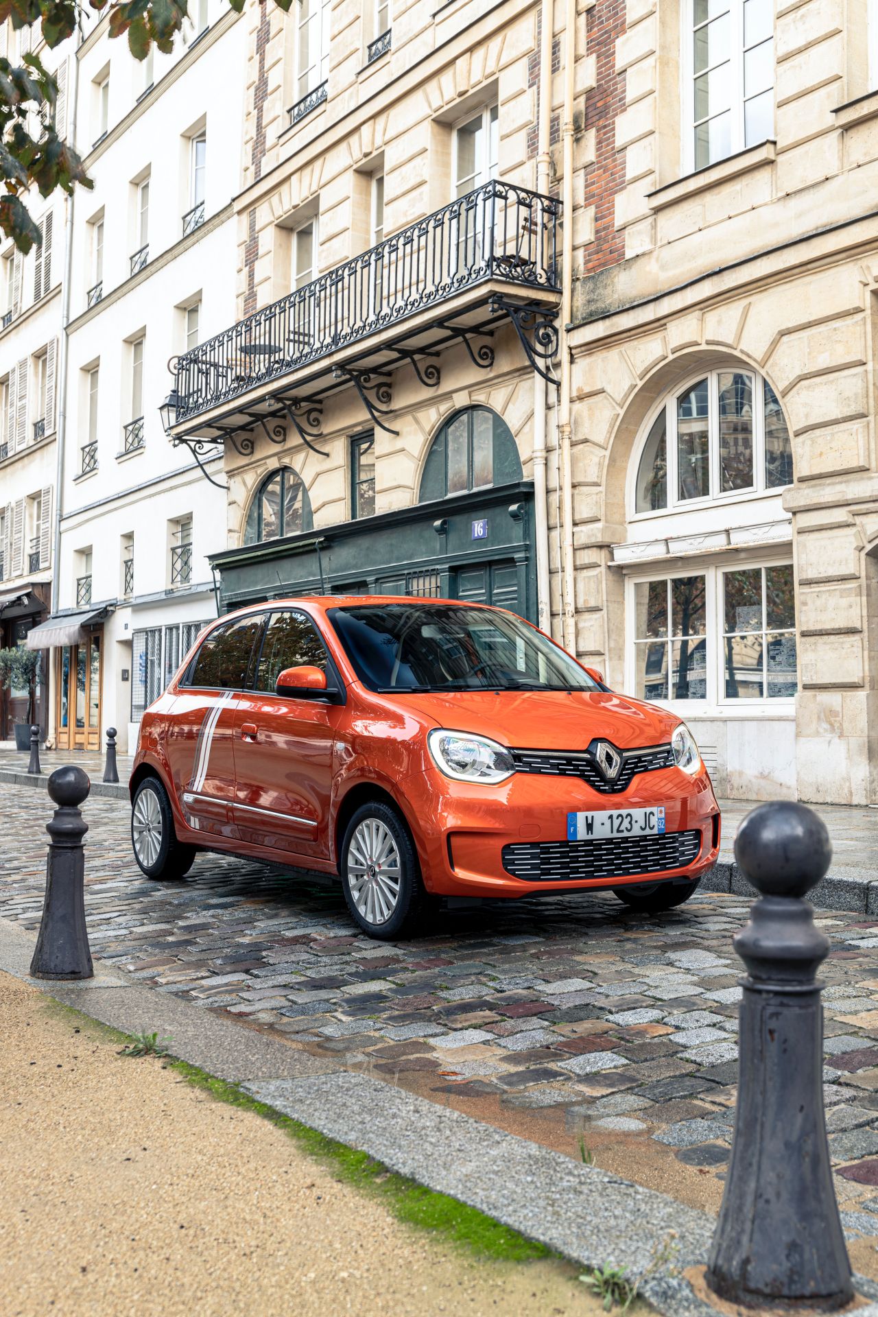 Renault, kompakt elektriklisi Twingo Electric'in yeni fotoğraflarını paylaştı
