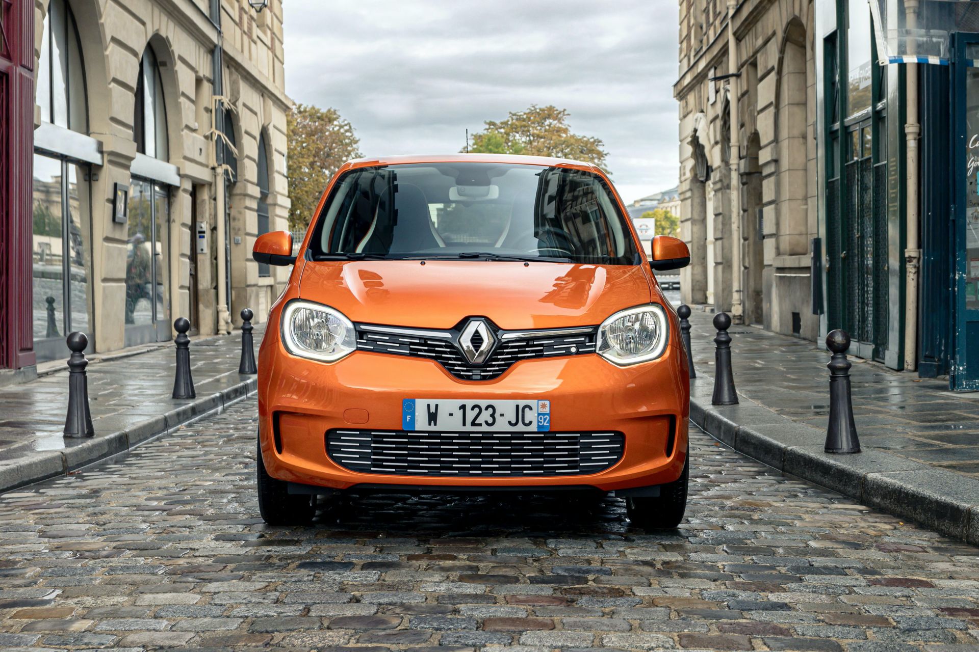 Renault, kompakt elektriklisi Twingo Electric'in yeni fotoğraflarını paylaştı