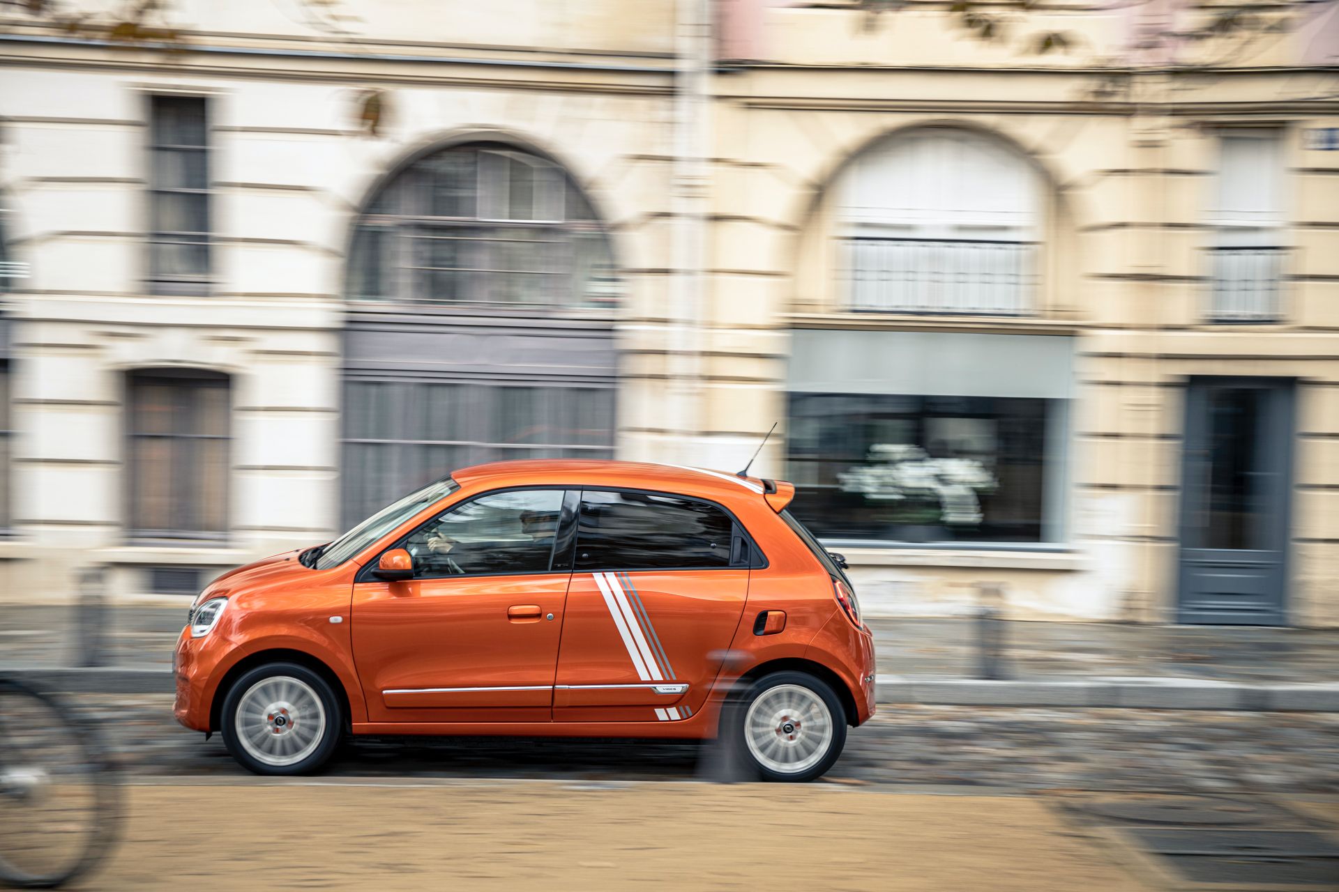 Renault, kompakt elektriklisi Twingo Electric'in yeni fotoğraflarını paylaştı