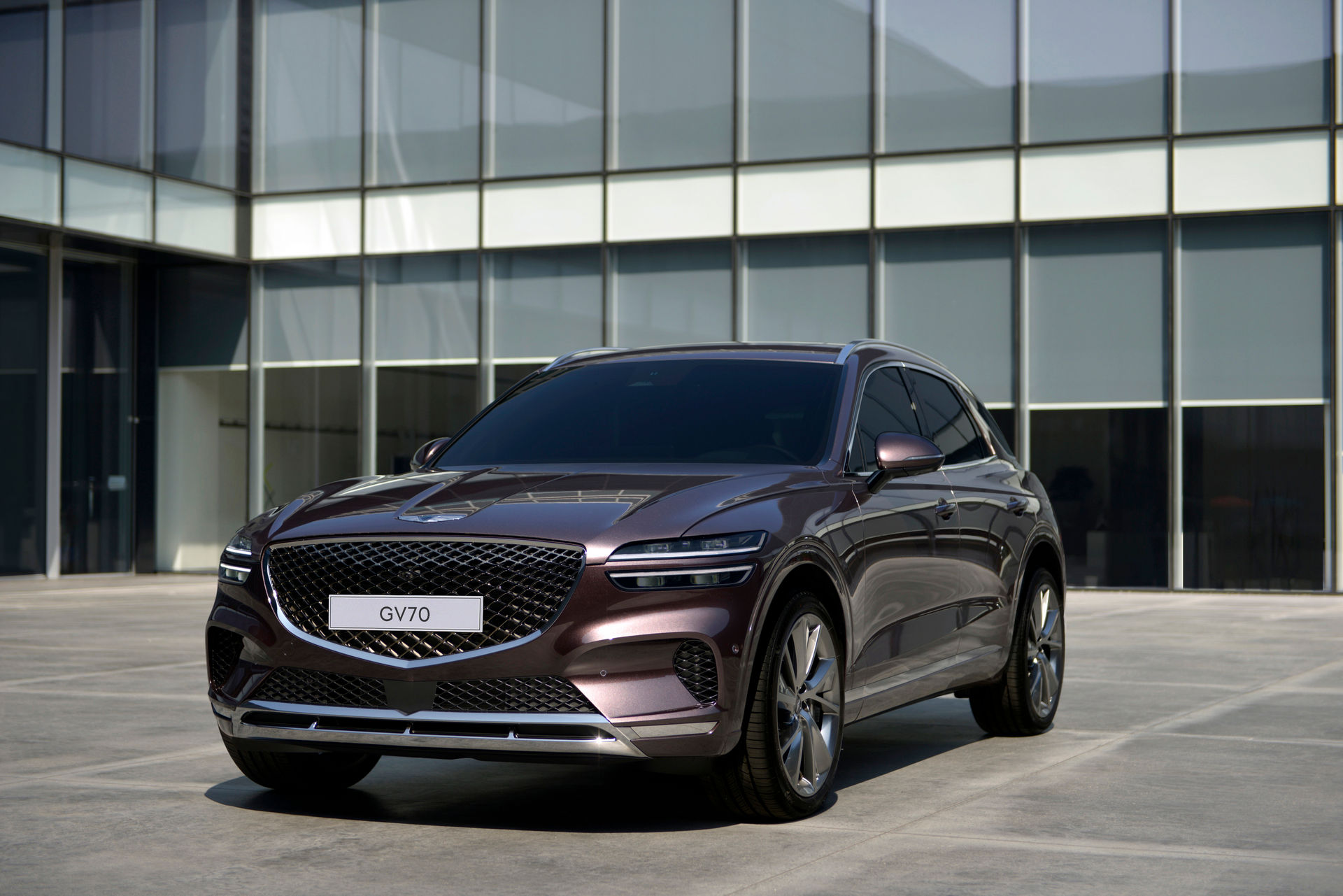 2021 Genesis GV70, lüks crossover sınıfının iddialı üyelerinden biri olmaya geldi