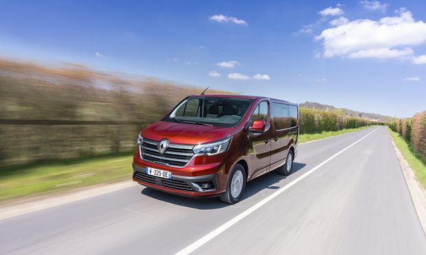 2021 Renault Trafic, yeni yüzü ve teknolojileriyle tanıtıldı