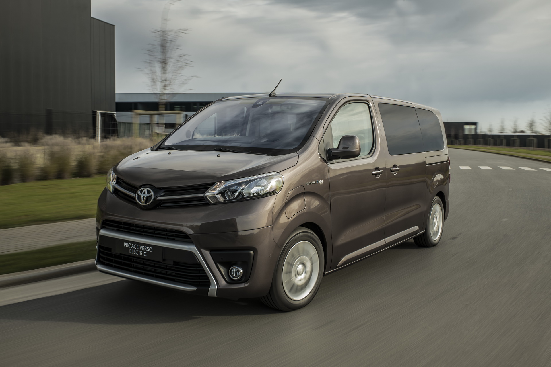 2021 Toyota Proace Verso Electric tanıtıldı