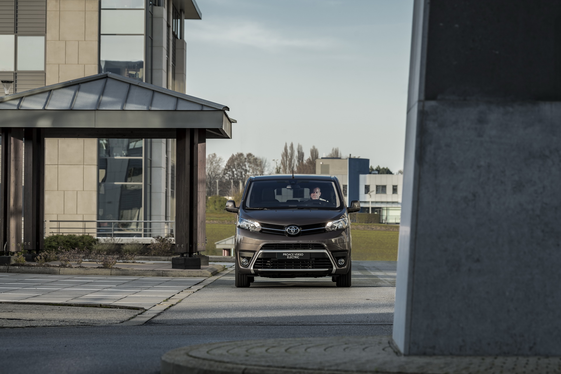 2021 Toyota Proace Verso Electric tanıtıldı