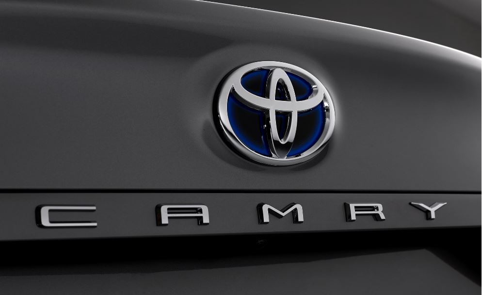 Toyota Camry Hybrid makyajlandı