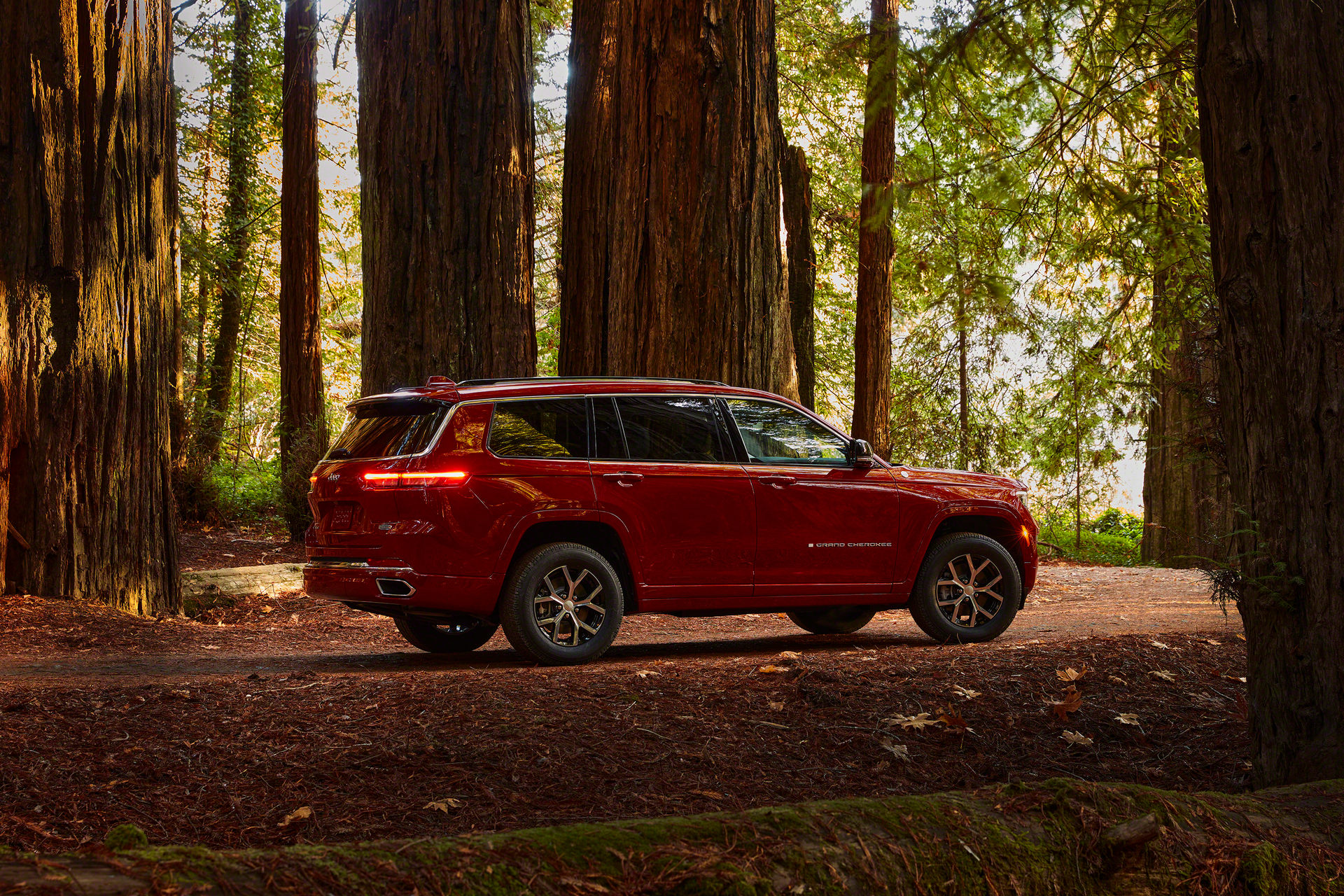 Jeep, 7 kişilik SUV modeli Grand Cherokee L'i tanıttı