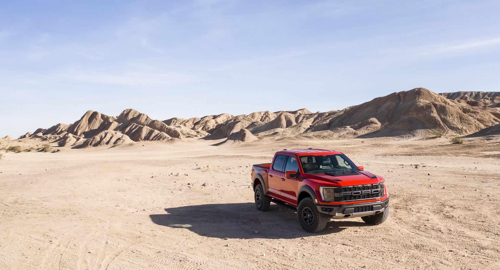 Arazi canavarı yenilendi: İşte yeni Ford F-150 Raptor