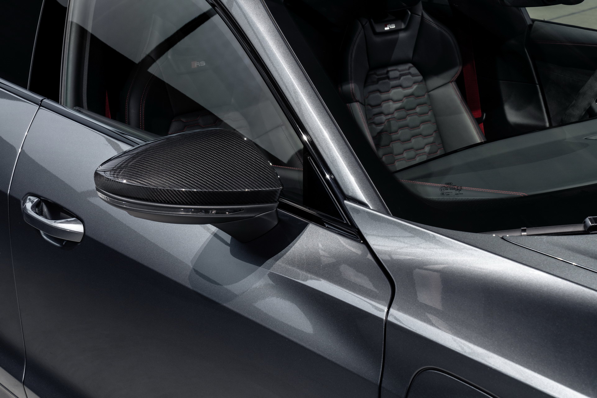 Elektrikli Audi e-tron GT, etkileyici tasarımı ve güçlü 'RS' versiyonuyla geldi