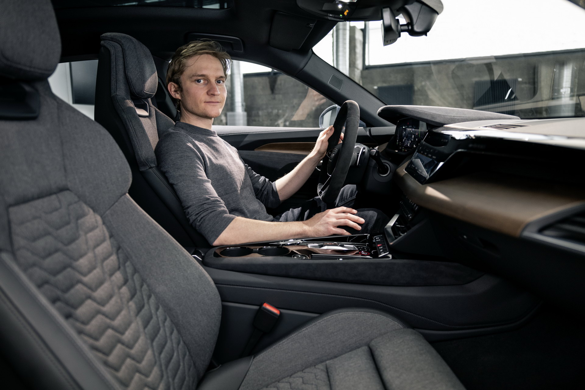 Elektrikli Audi e-tron GT, etkileyici tasarımı ve güçlü 'RS' versiyonuyla geldi