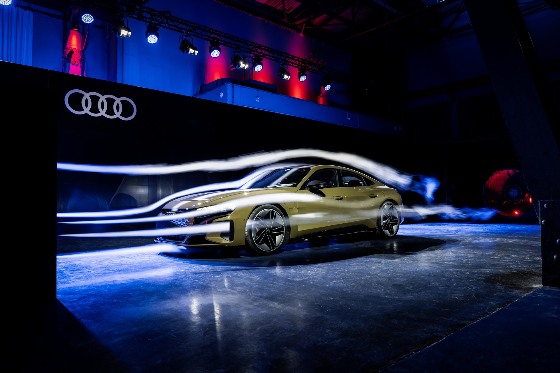 Elektrikli Audi e-tron GT, etkileyici tasarımı ve güçlü 'RS' versiyonuyla geldi