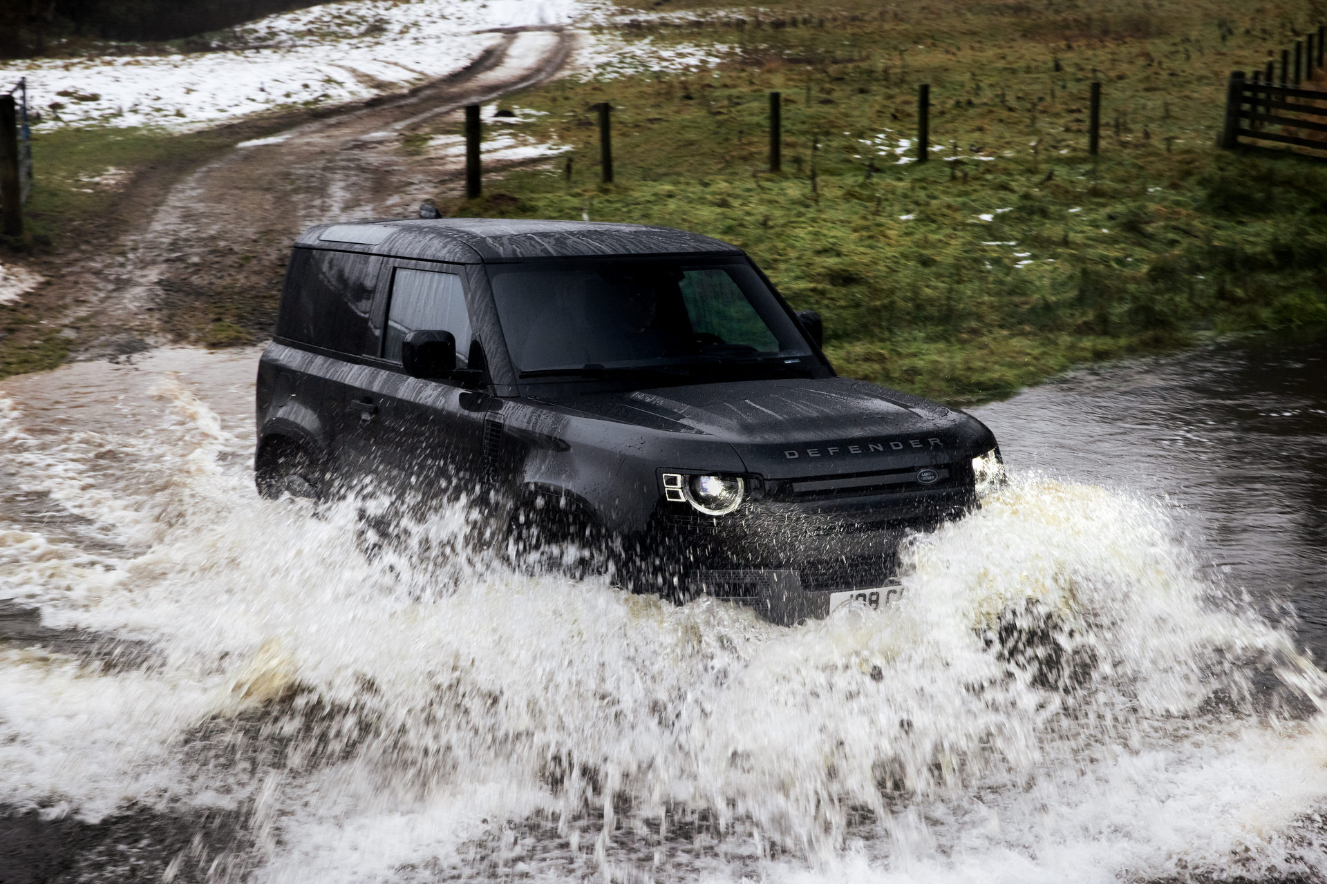 2021 Land Rover Defender V8, 518 beygir güçle geldi