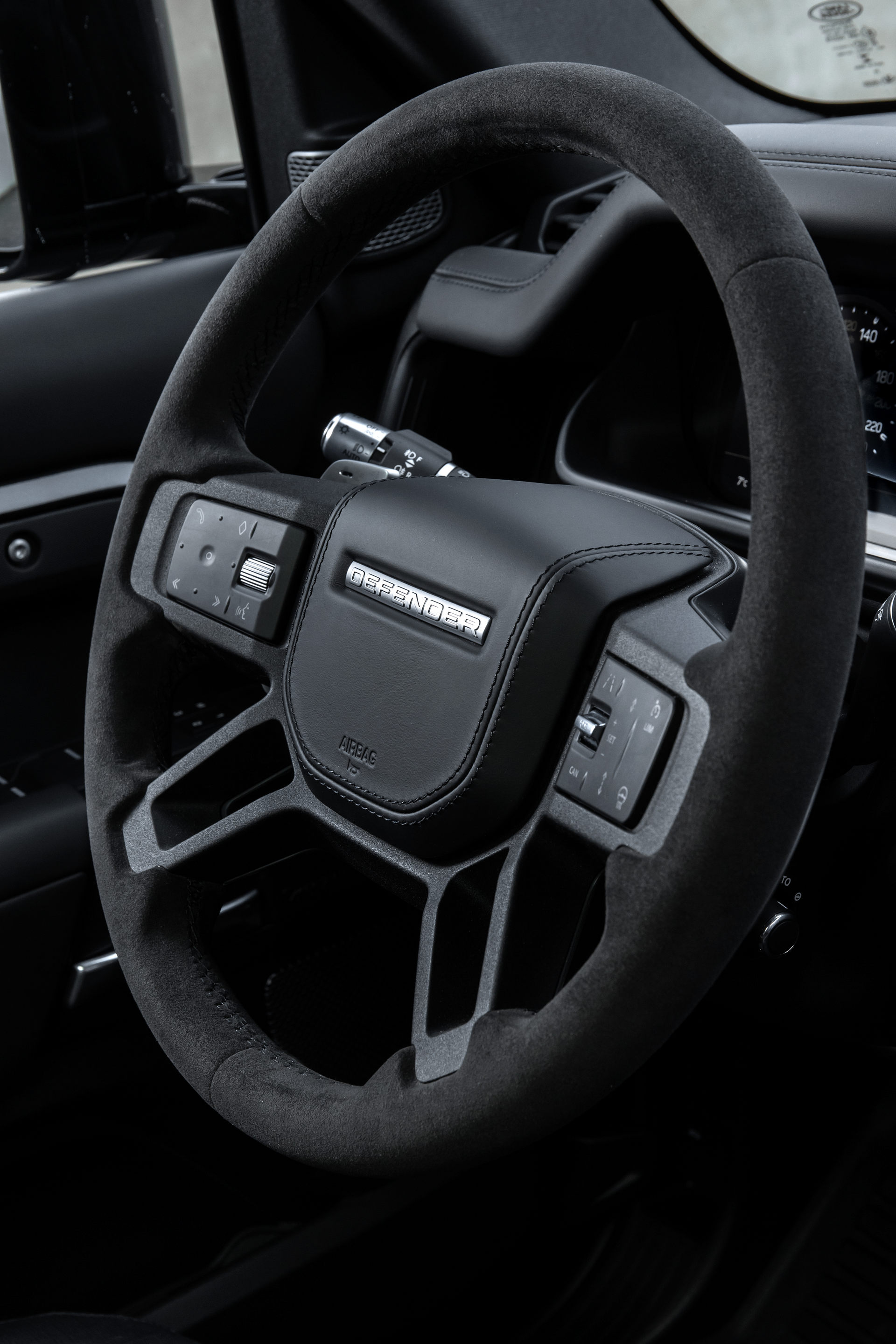 2021 Land Rover Defender V8, 518 beygir güçle geldi