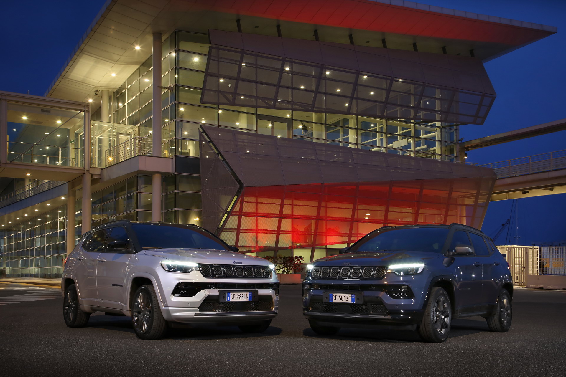 2021 Jeep Compass, yenilenen iç mekanı ve teknolojileriyle tanıtıldı