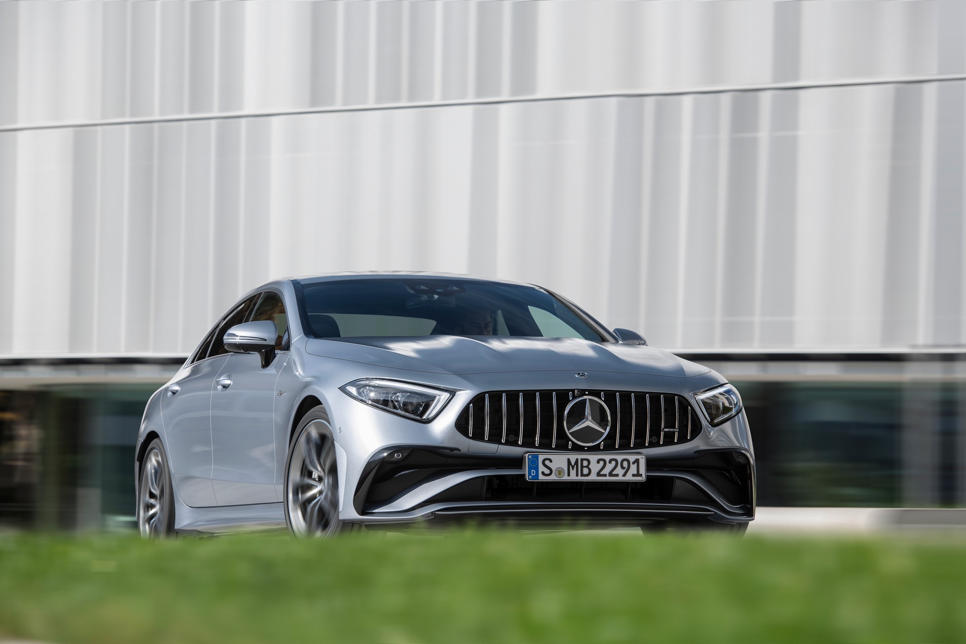 Makyajlı Mercedes-Benz CLS, tazelenen yüzü ve yeni hafif hibrit seçeneğiyle geldi