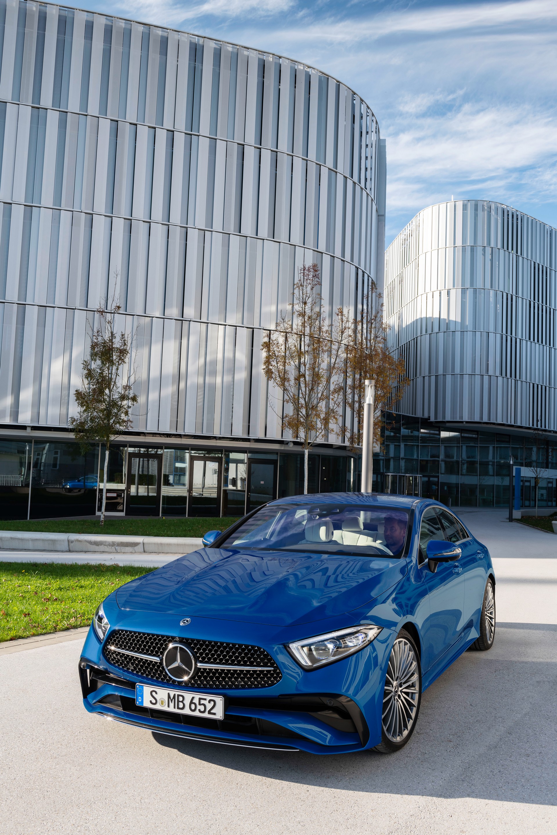 Makyajlı Mercedes-Benz CLS, tazelenen yüzü ve yeni hafif hibrit seçeneğiyle geldi
