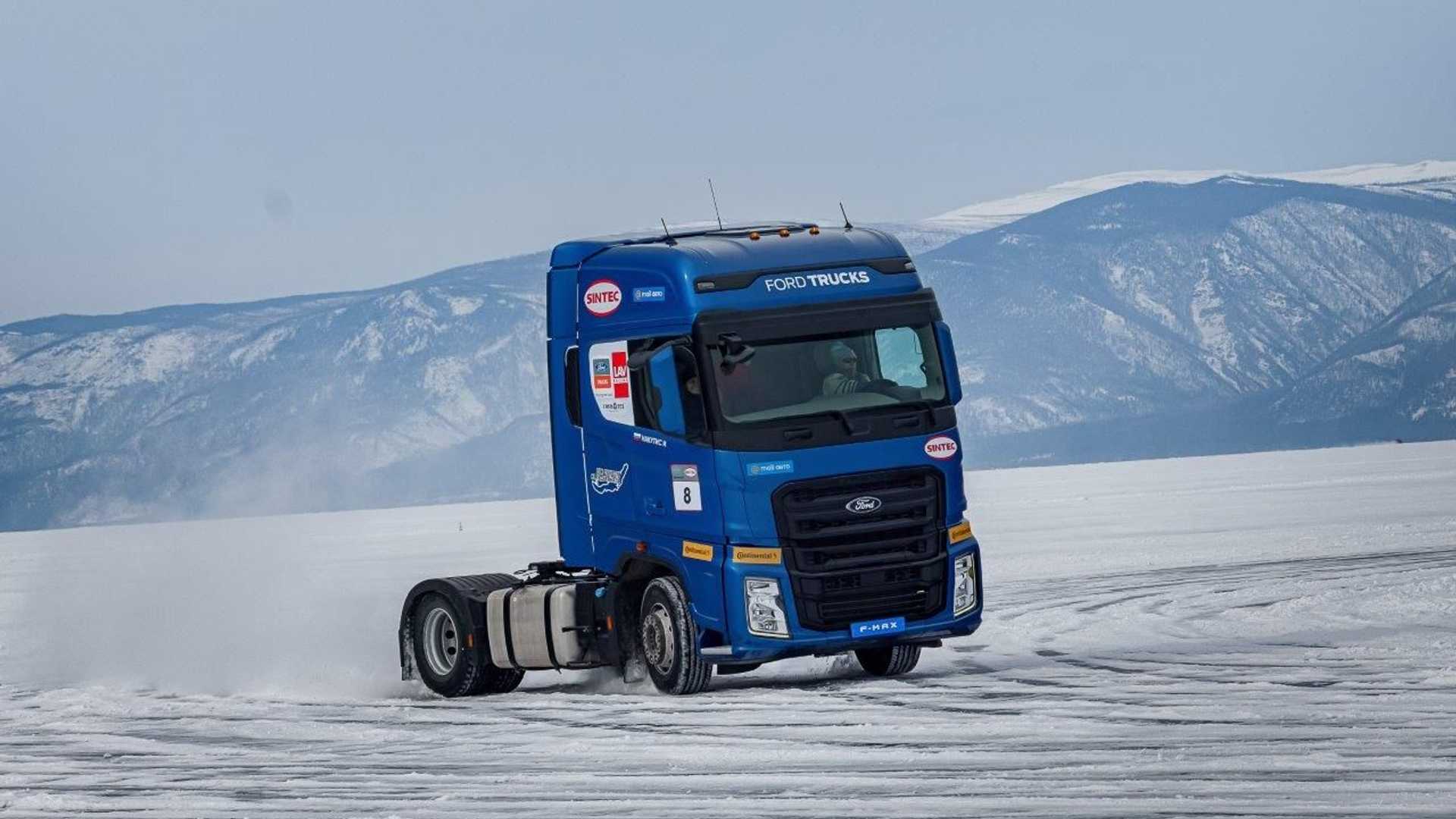 Eskişehir'de üretilen F-MAX, Baykal Gölü üzerinde hız rekoru kırdı