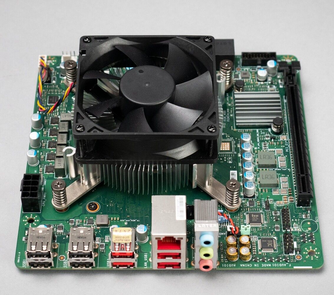 AMD 4700S SoC anakartı görüntülendi