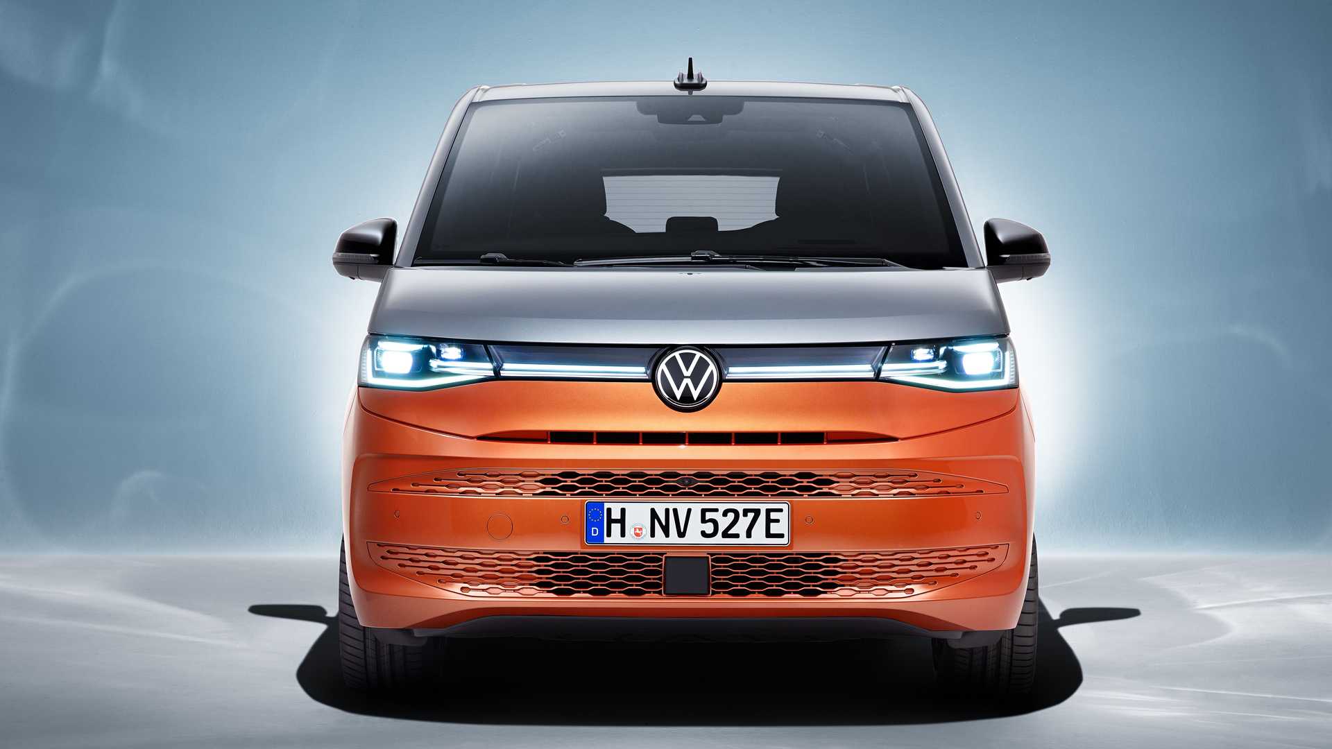 2022 Volkswagen T7 Multivan, yeni tasarım ve hibrit sistemle geldi