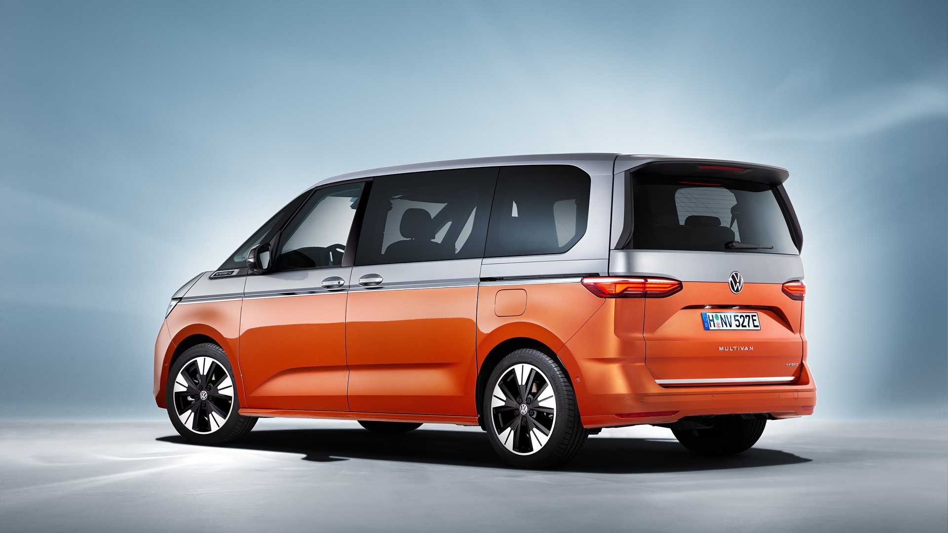 2022 Volkswagen T7 Multivan, yeni tasarım ve hibrit sistemle geldi