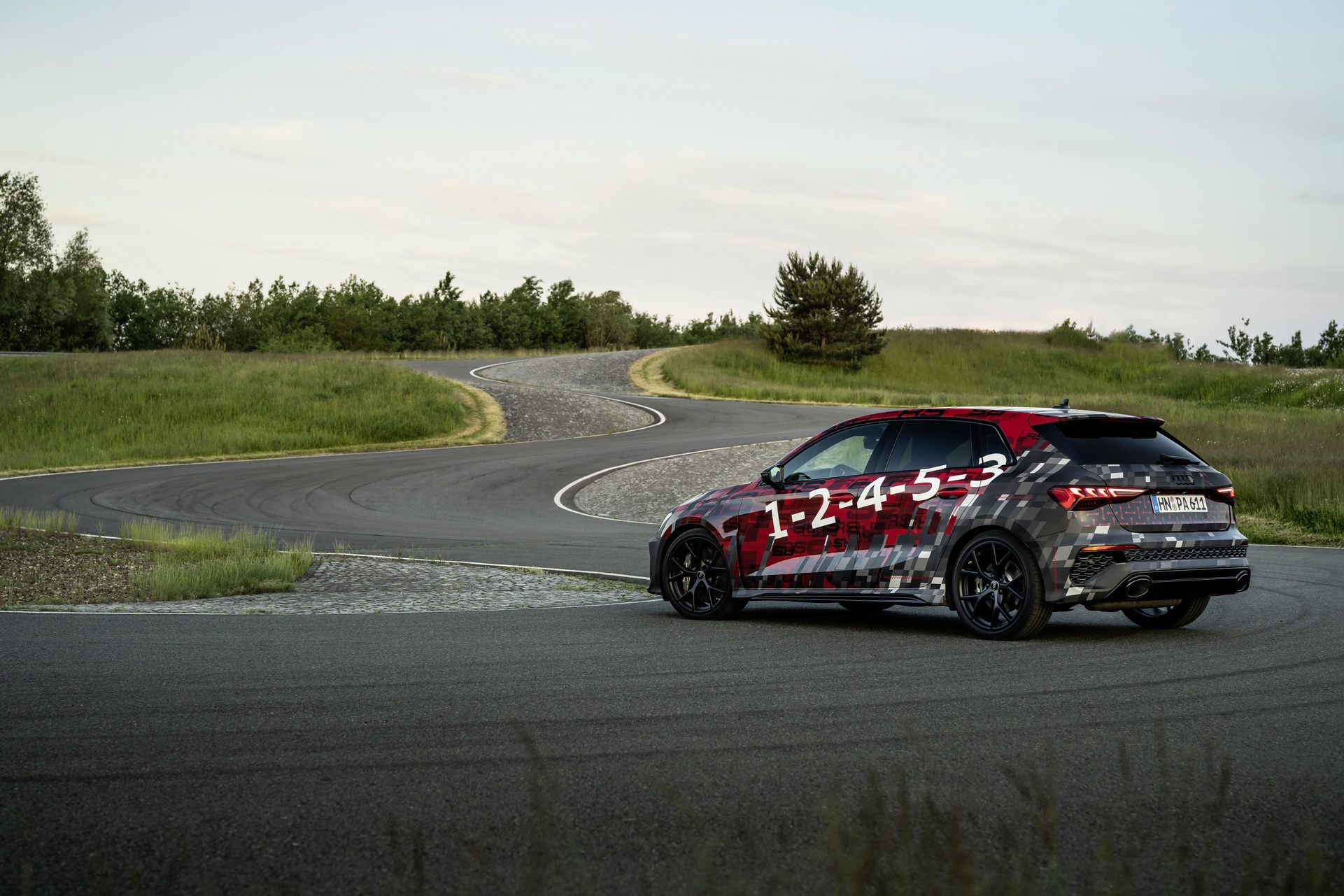 Yeni 2022 Audi RS3'ün teknik detayları paylaşıldı