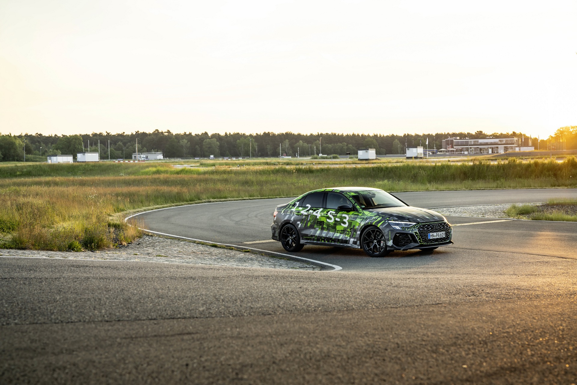 Yeni 2022 Audi RS3'ün teknik detayları paylaşıldı